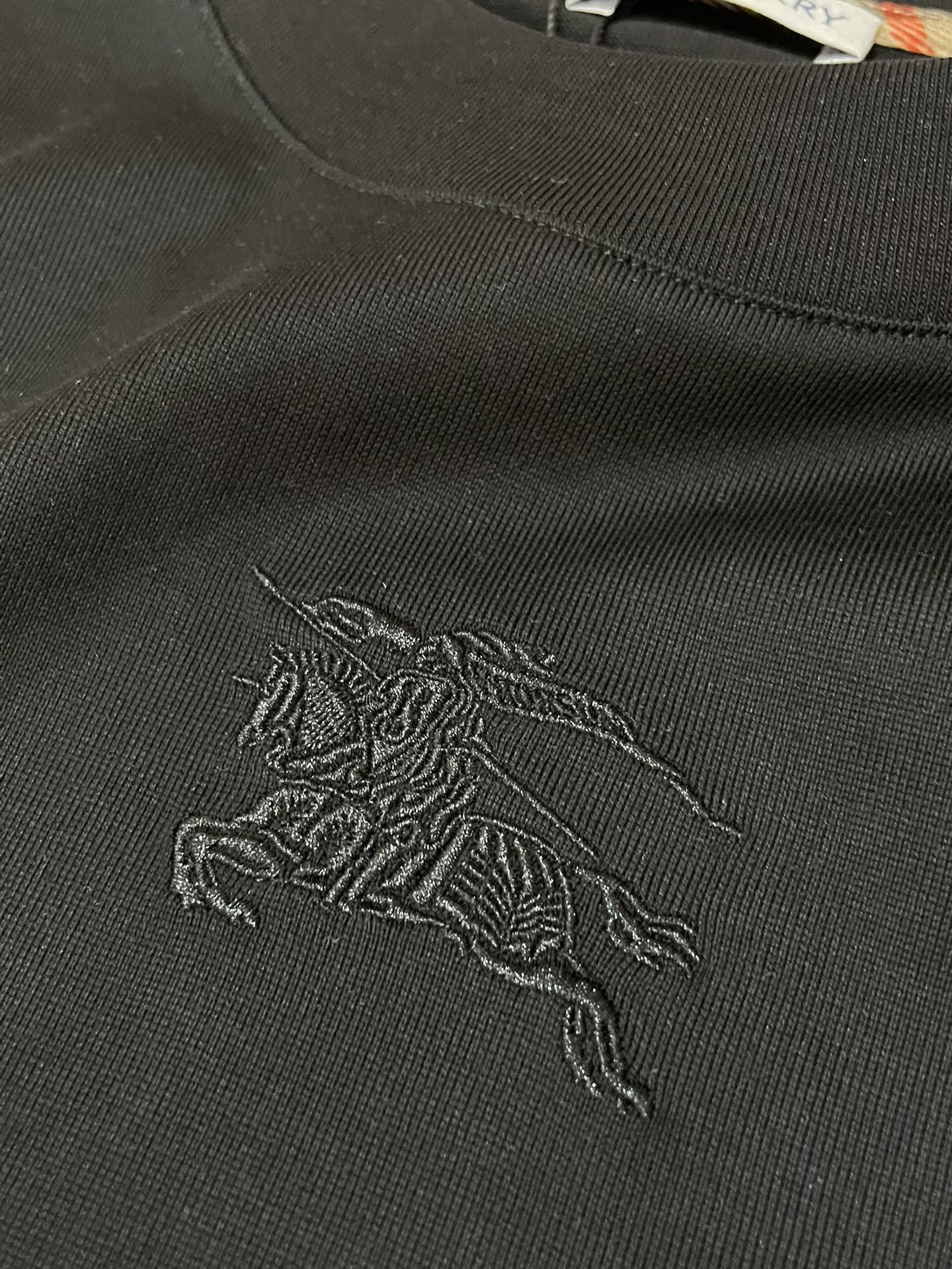 BUR 2026春夏新款首发专柜最新款短袖圆领T恤 高端订制 设计前卫时尚！品牌logo重工艺设计 高端