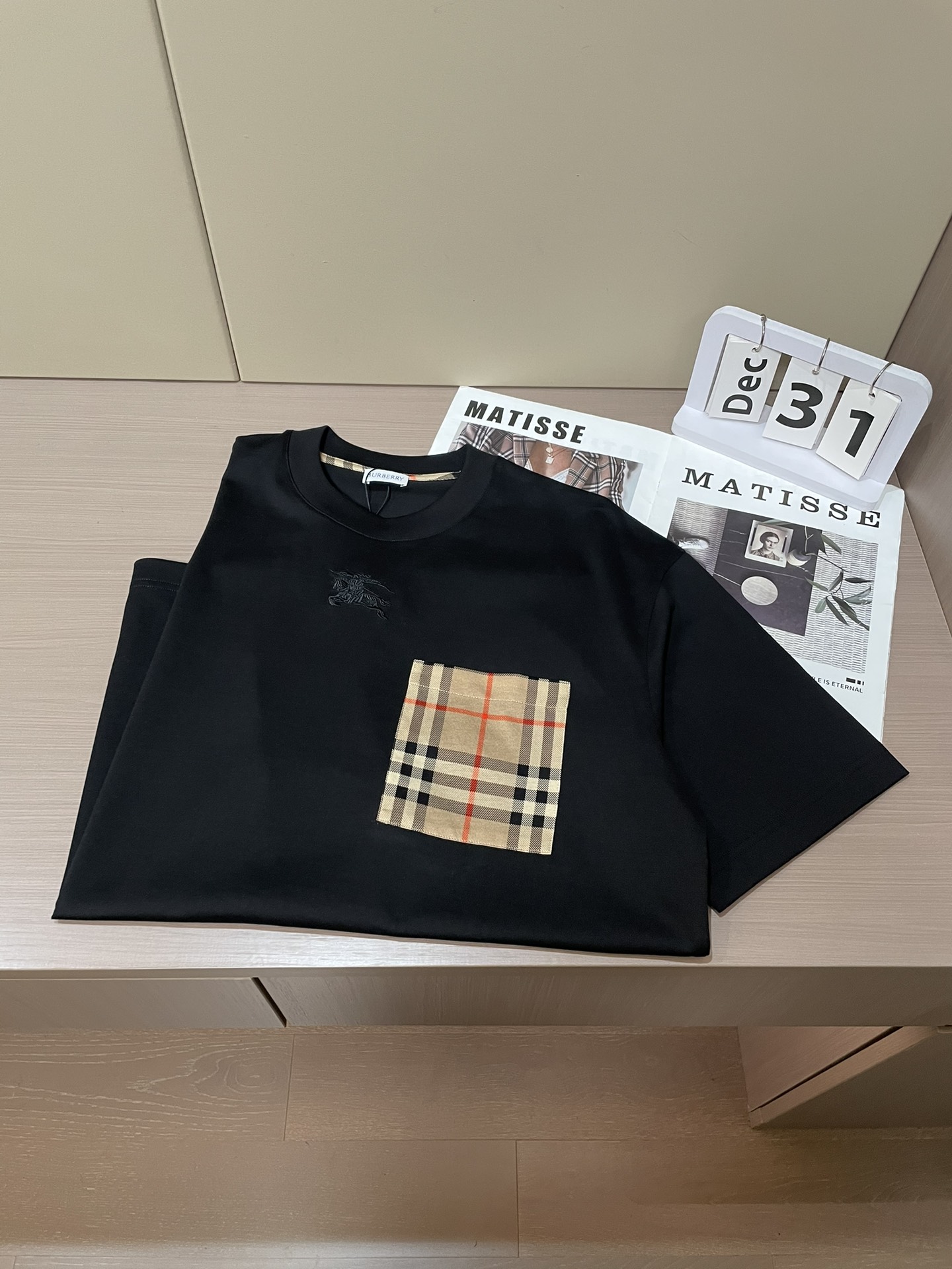 BUR 2026春夏新款首发专柜最新款短袖圆领T恤 高端订制 设计前卫时尚！品牌logo重工艺设计 高端