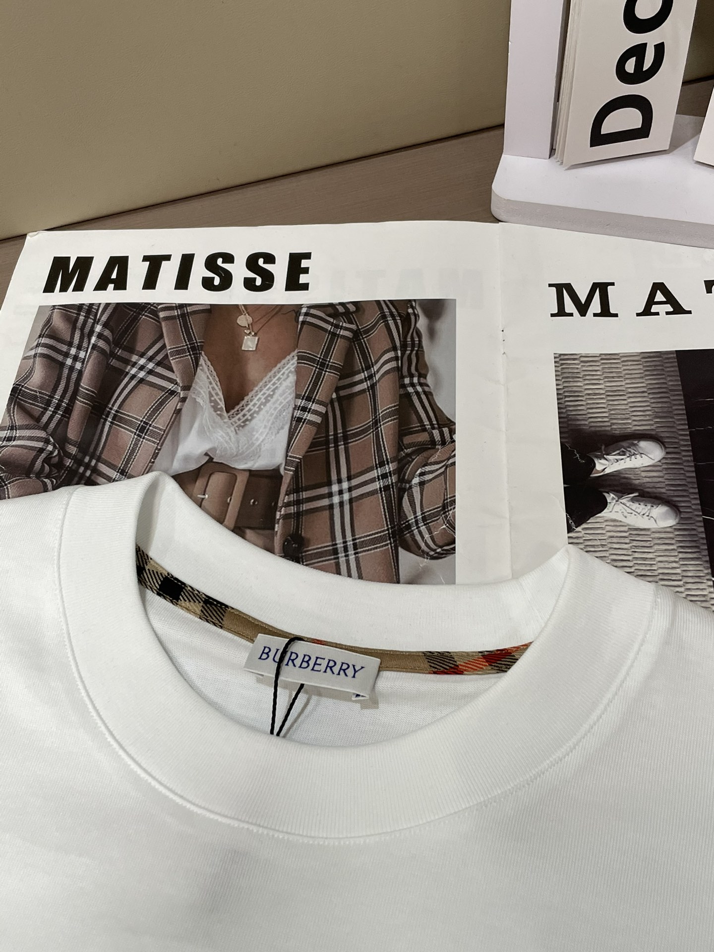 BUR 2026春夏新款首发专柜最新款短袖圆领T恤 高端订制 设计前卫时尚！品牌logo重工艺设计 高端