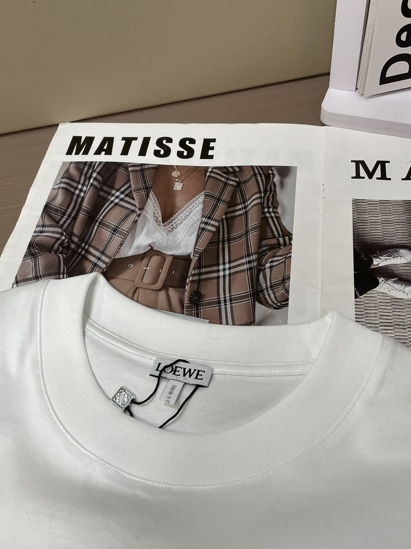 Loewe 2026春夏新款首发专柜最新款短袖圆领T恤 高端订制 设计前卫时尚！品牌logo重工艺设计 