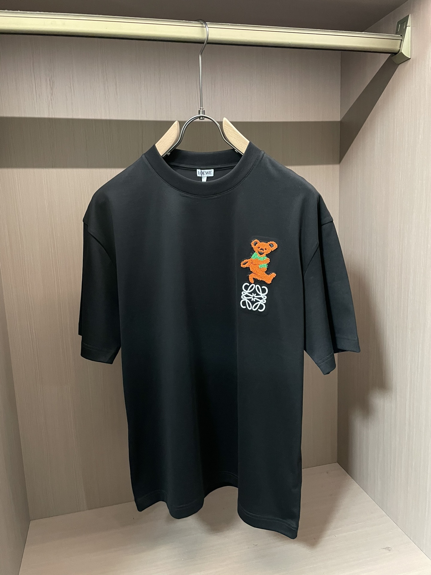 Loewe 2026春夏新款首发专柜最新款短袖圆领T恤 高端订制 设计前卫时尚！品牌logo重工艺设计 