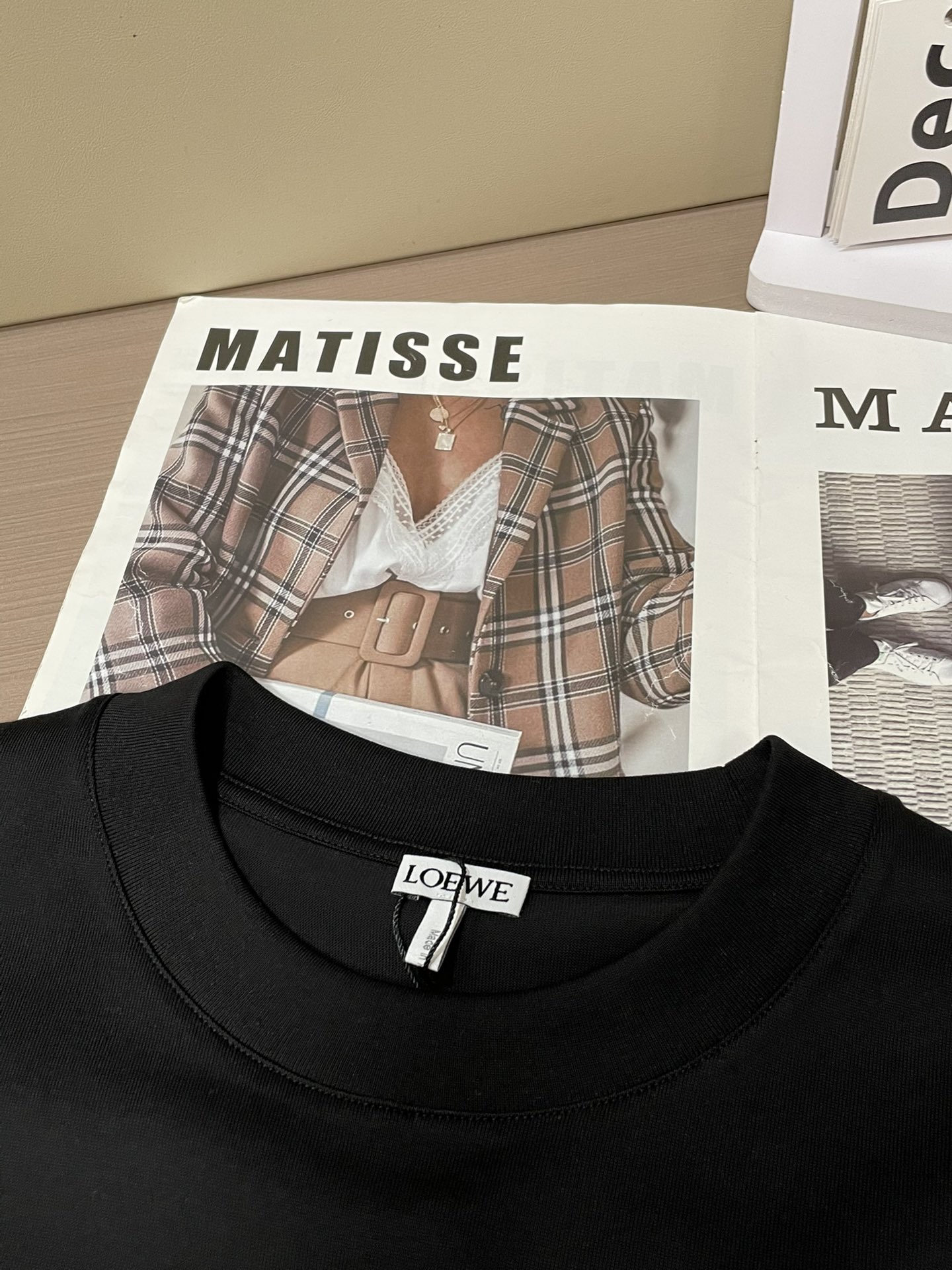 Loewe 2026春夏新款首发专柜最新款短袖圆领T恤 高端订制 设计前卫时尚！品牌logo重工艺设计 