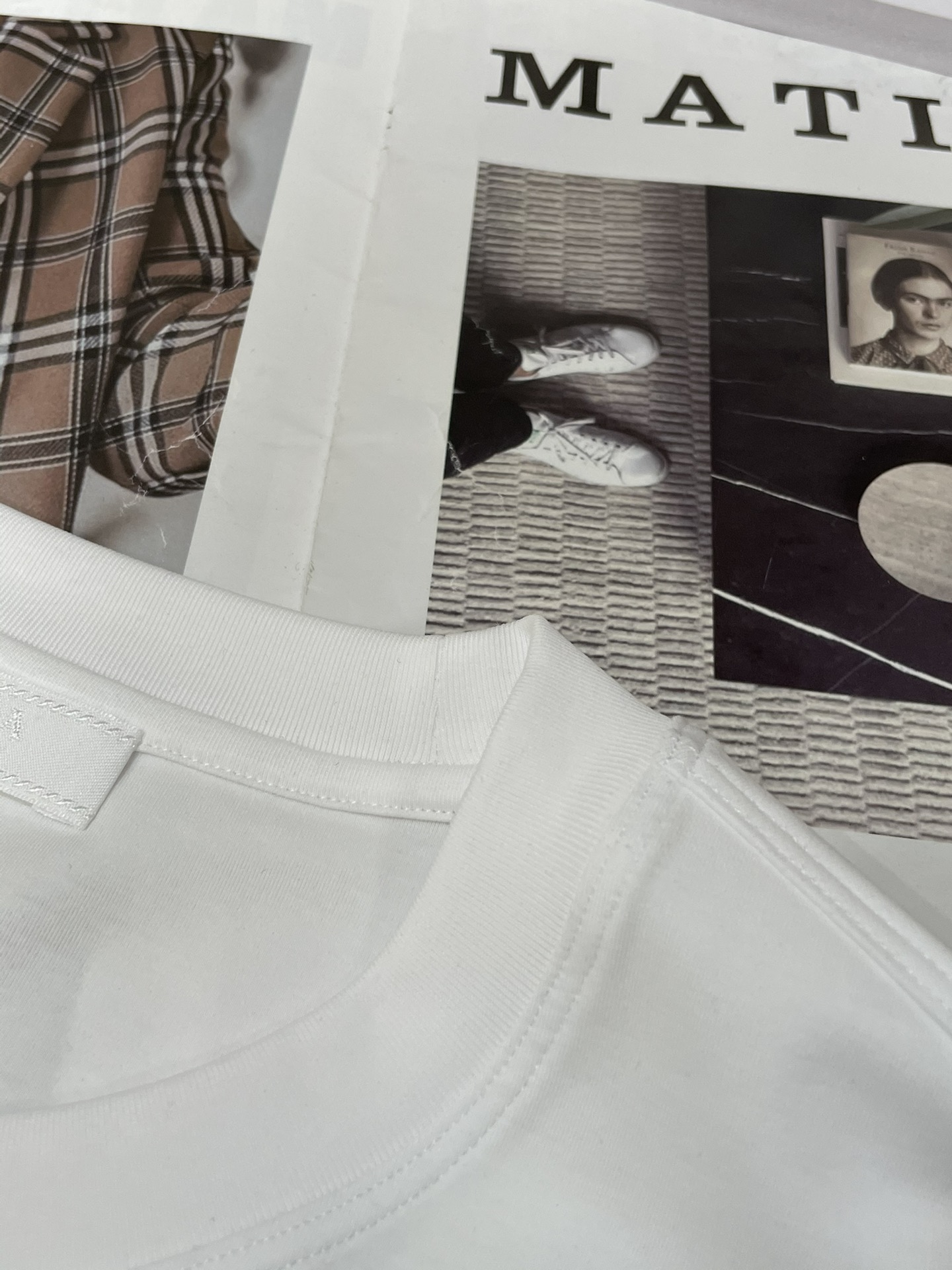 Prad 2026春夏新款首发专柜最新款短袖圆领T恤 高端订制 设计前卫时尚！品牌logo重工艺设计 高