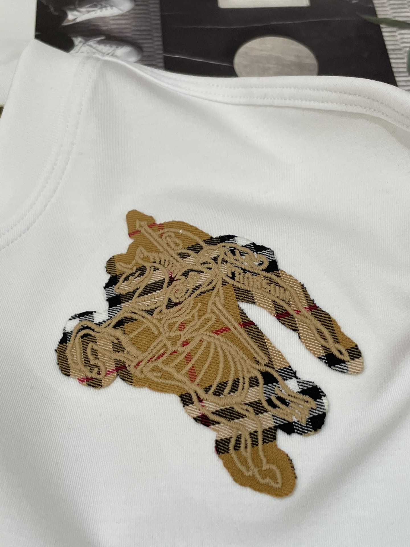 BUR 2026春夏新款首发专柜最新款短袖圆领T恤 高端订制 设计前卫时尚！品牌logo重工艺设计 高端