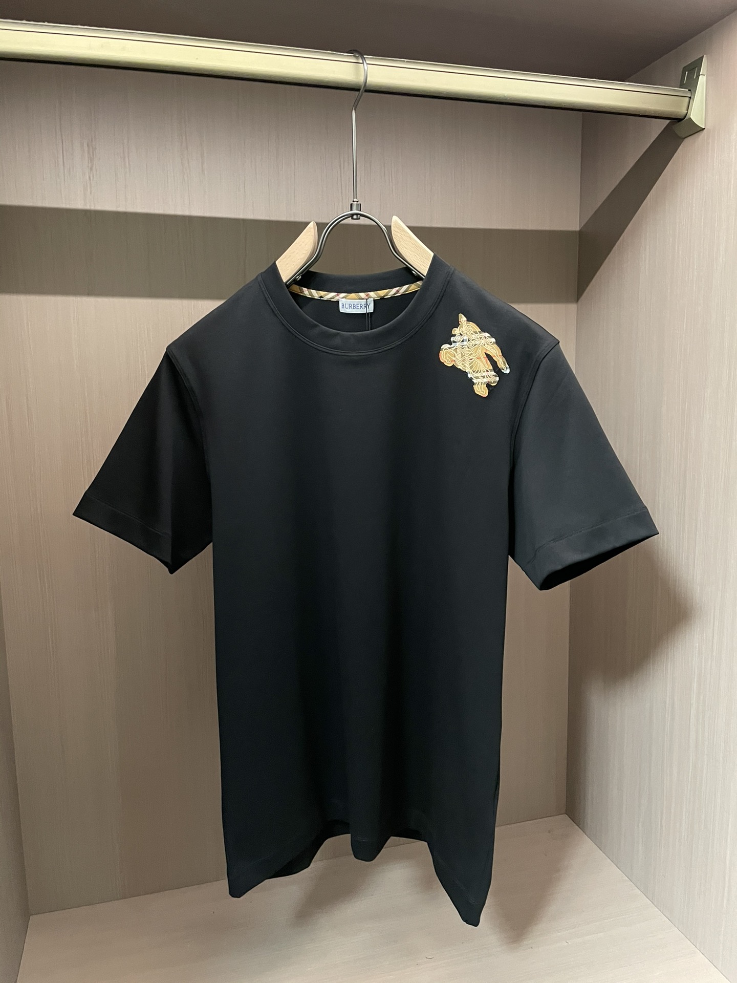 BUR 2026春夏新款首发专柜最新款短袖圆领T恤 高端订制 设计前卫时尚！品牌logo重工艺设计 高端