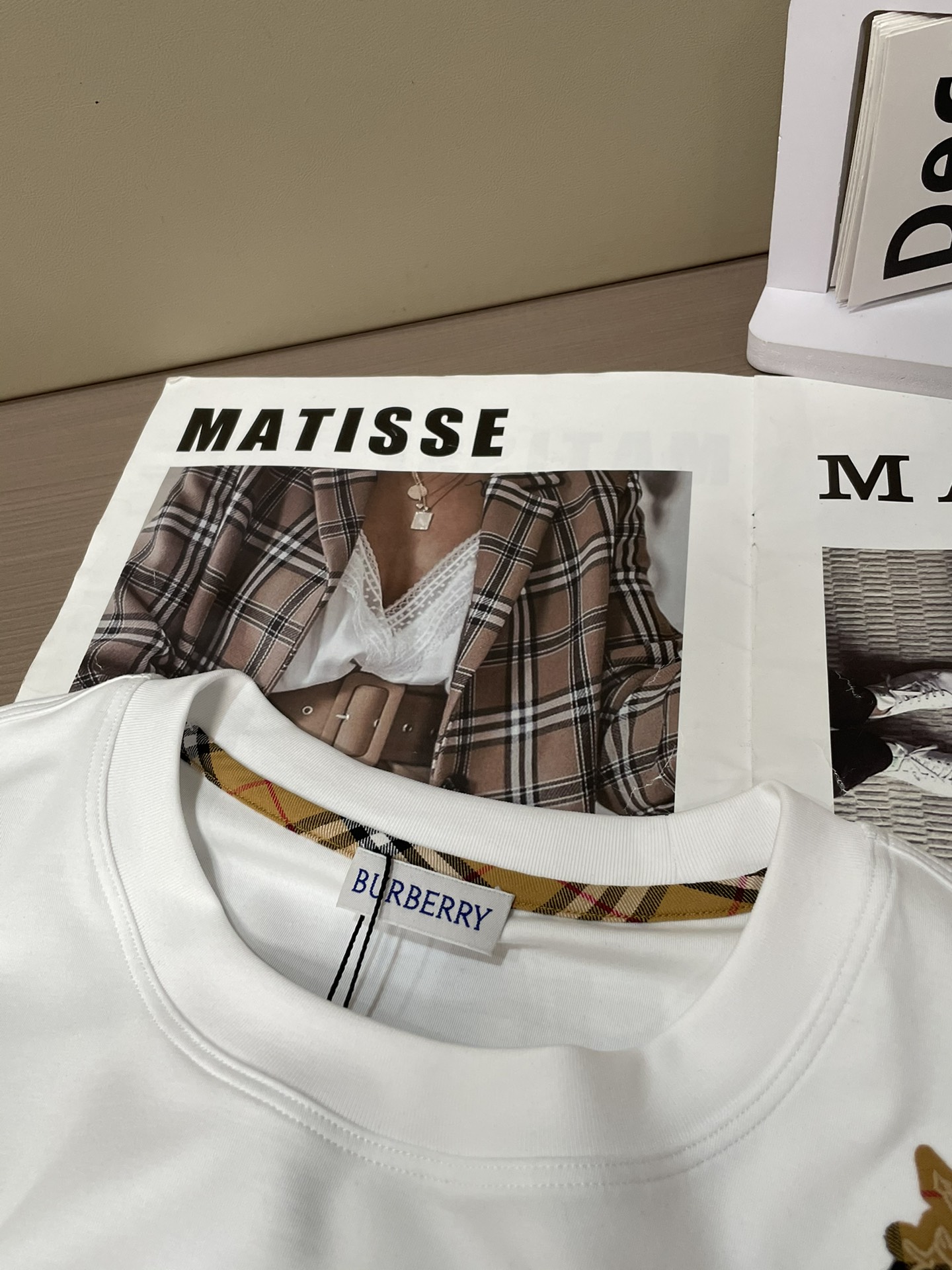 BUR 2026春夏新款首发专柜最新款短袖圆领T恤 高端订制 设计前卫时尚！品牌logo重工艺设计 高端