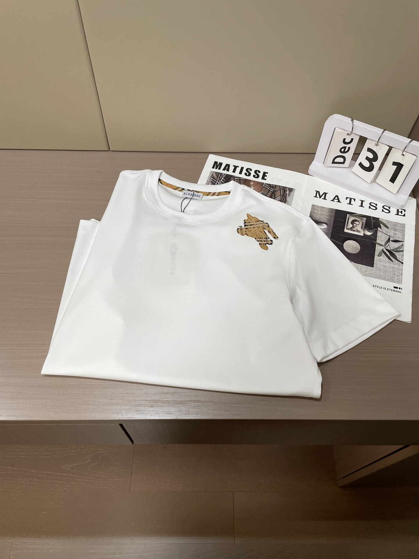 BUR 2026春夏新款首发专柜最新款短袖圆领T恤 高端订制 设计前卫时尚！品牌logo重工艺设计 高端