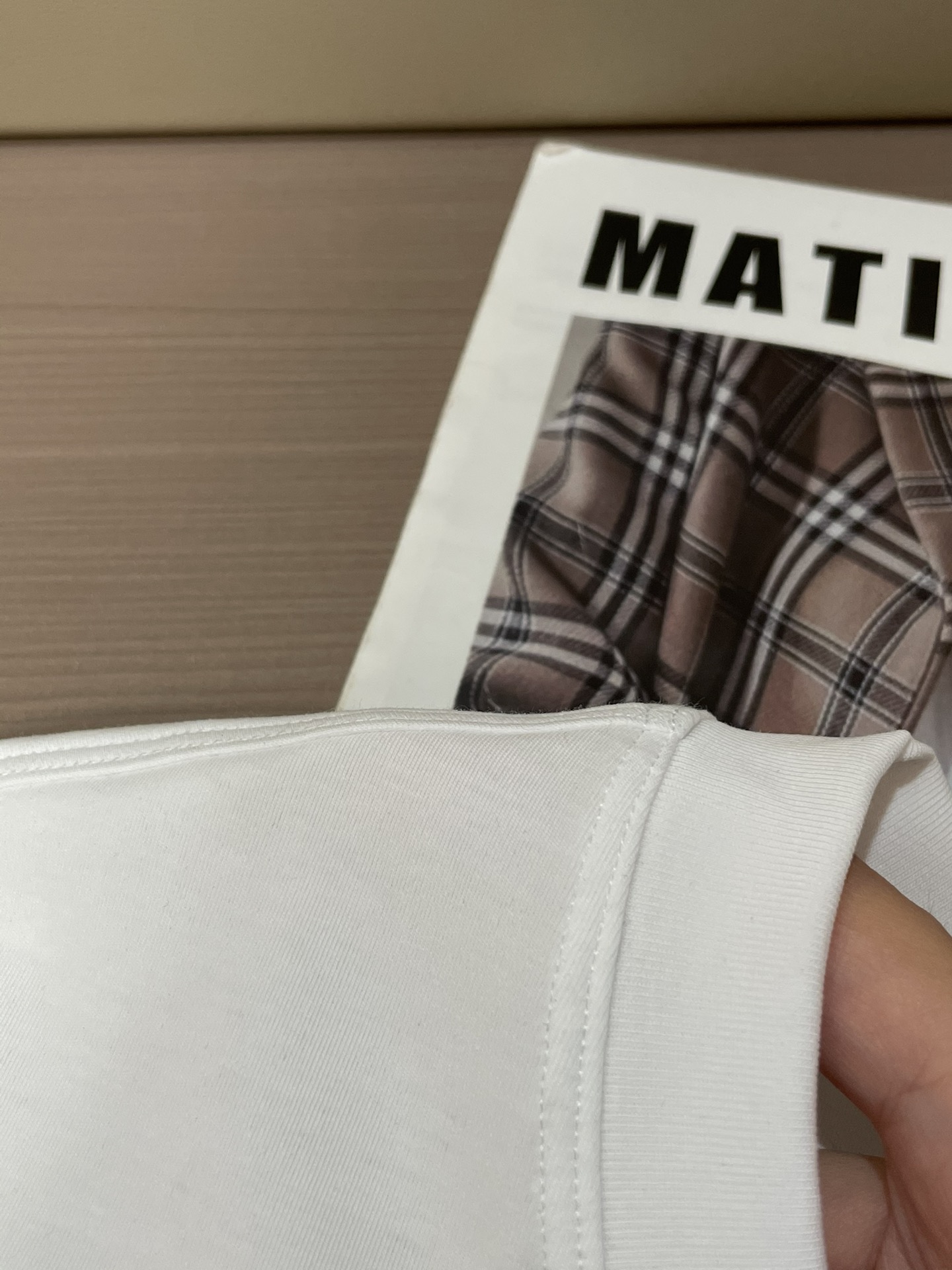 蒙口 2026春夏新款首发专柜最新款短袖圆领T恤 高端订制 设计前卫时尚！品牌logo重工艺设计 高端定