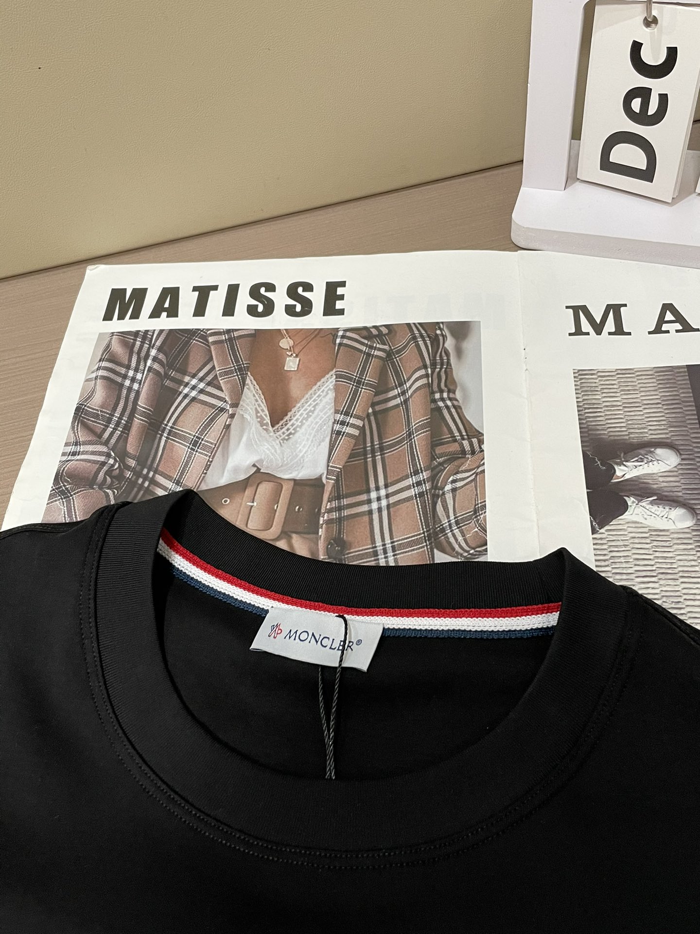 蒙口 2026春夏新款首发专柜最新款短袖圆领T恤 高端订制 设计前卫时尚！品牌logo重工艺设计 高端定