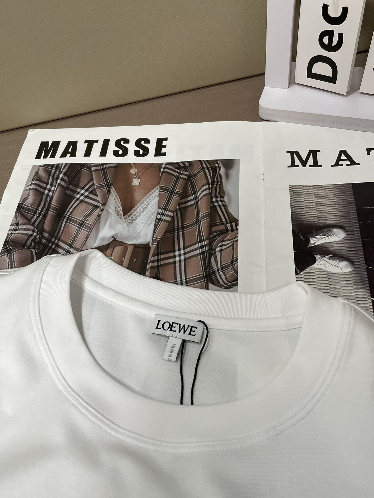 Loewe 2026春夏新款首发专柜最新款短袖圆领T恤 高端订制 设计前卫时尚！品牌logo重工艺设计 