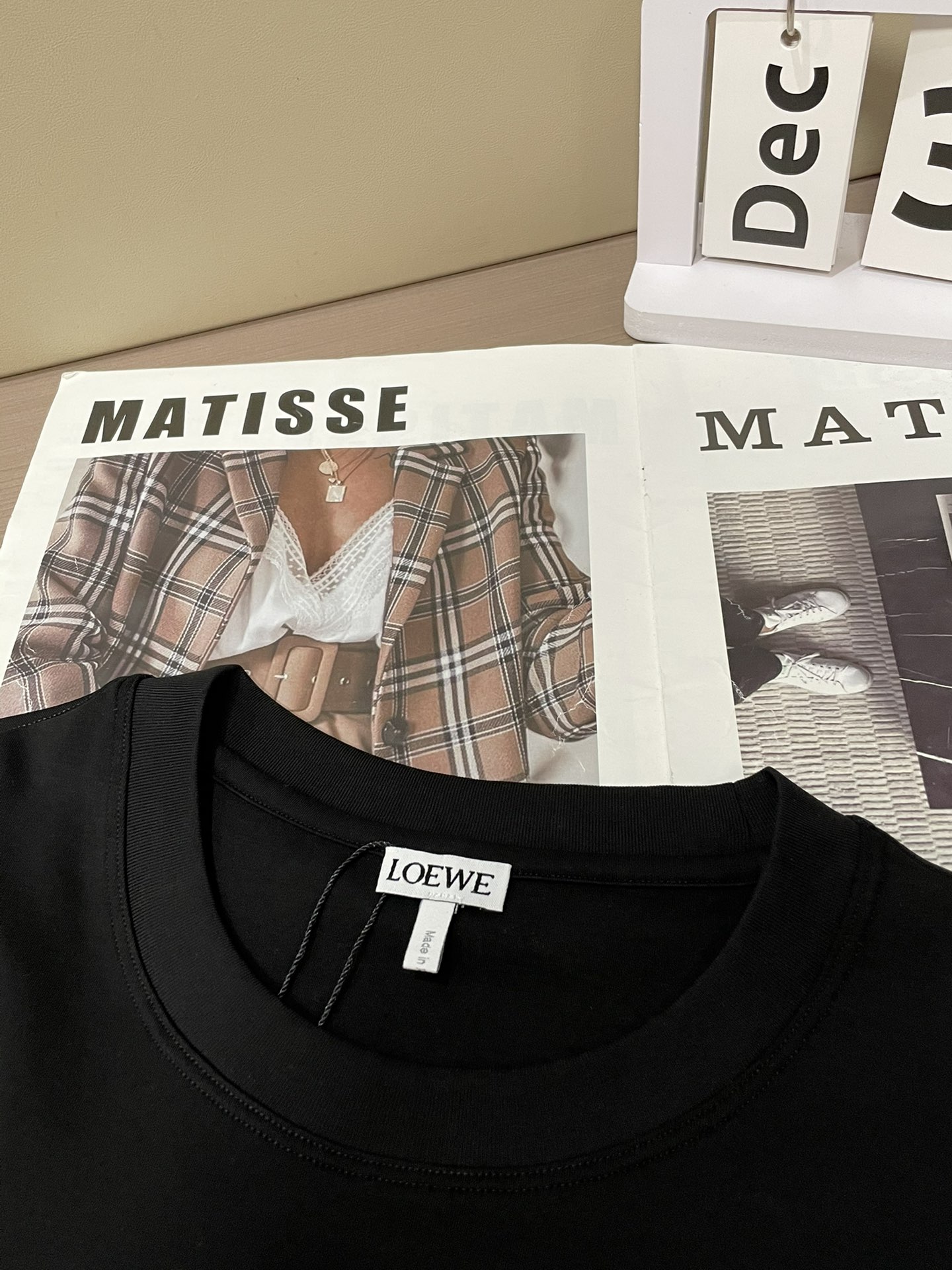 Loewe 2026春夏新款首发专柜最新款短袖圆领T恤 高端订制 设计前卫时尚！品牌logo重工艺设计 