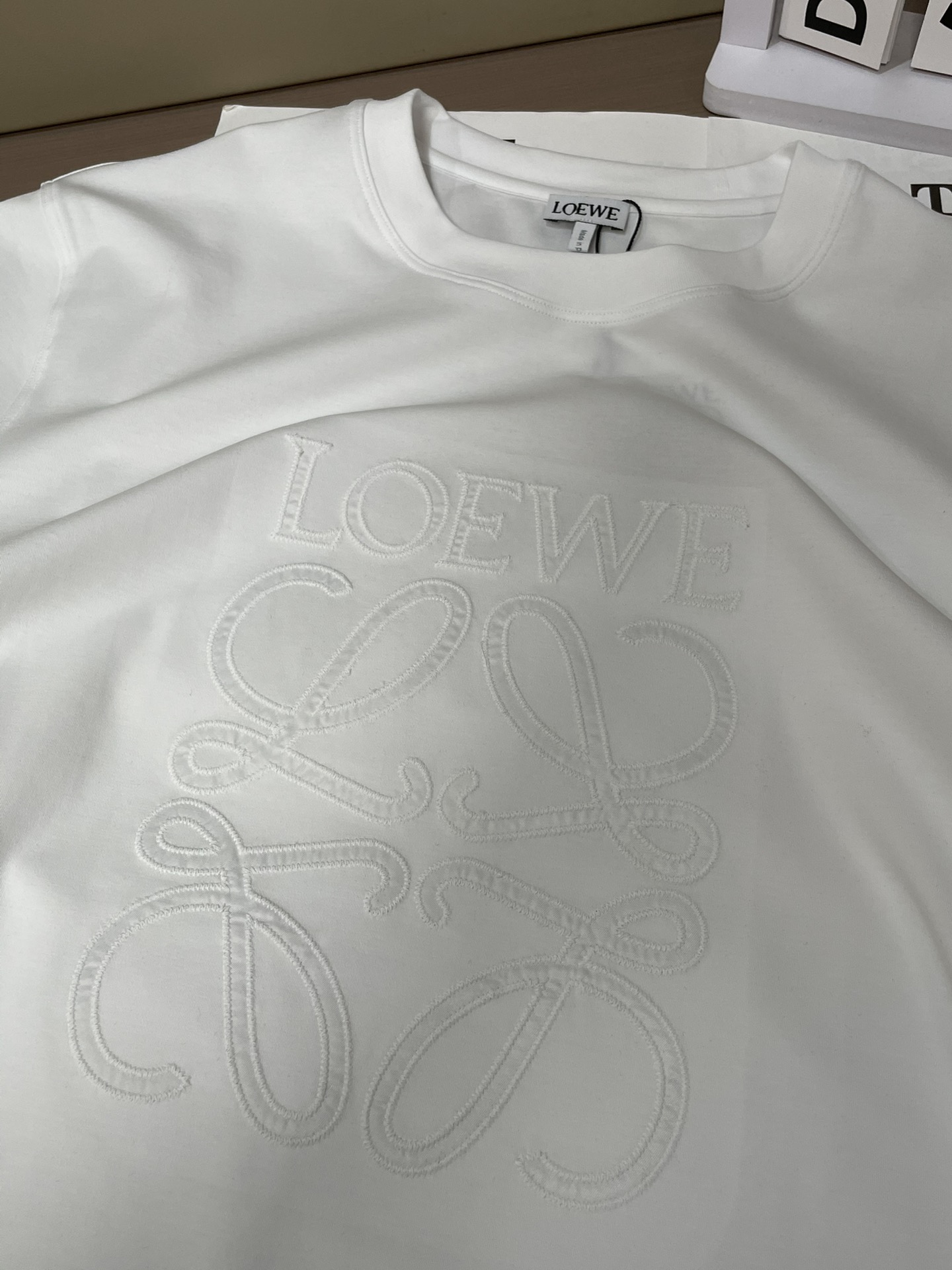 Loewe 2026春夏新款首发专柜最新款短袖圆领T恤 高端订制 设计前卫时尚！品牌logo重工艺设计 