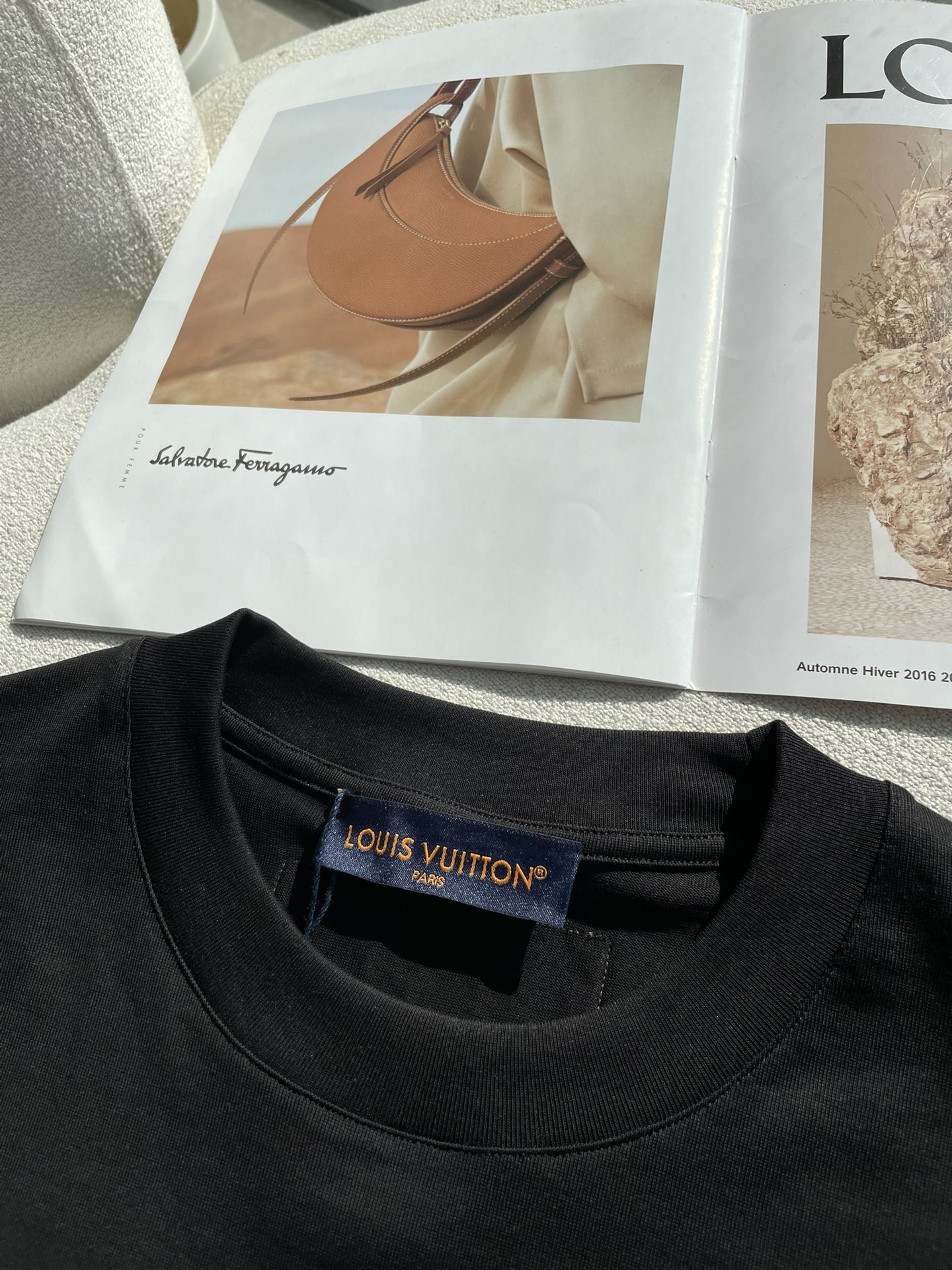 Lv 2026春夏新款首发专柜最新款短袖圆领T恤 高端订制 设计前卫时尚！品牌logo重工艺设计 高端定