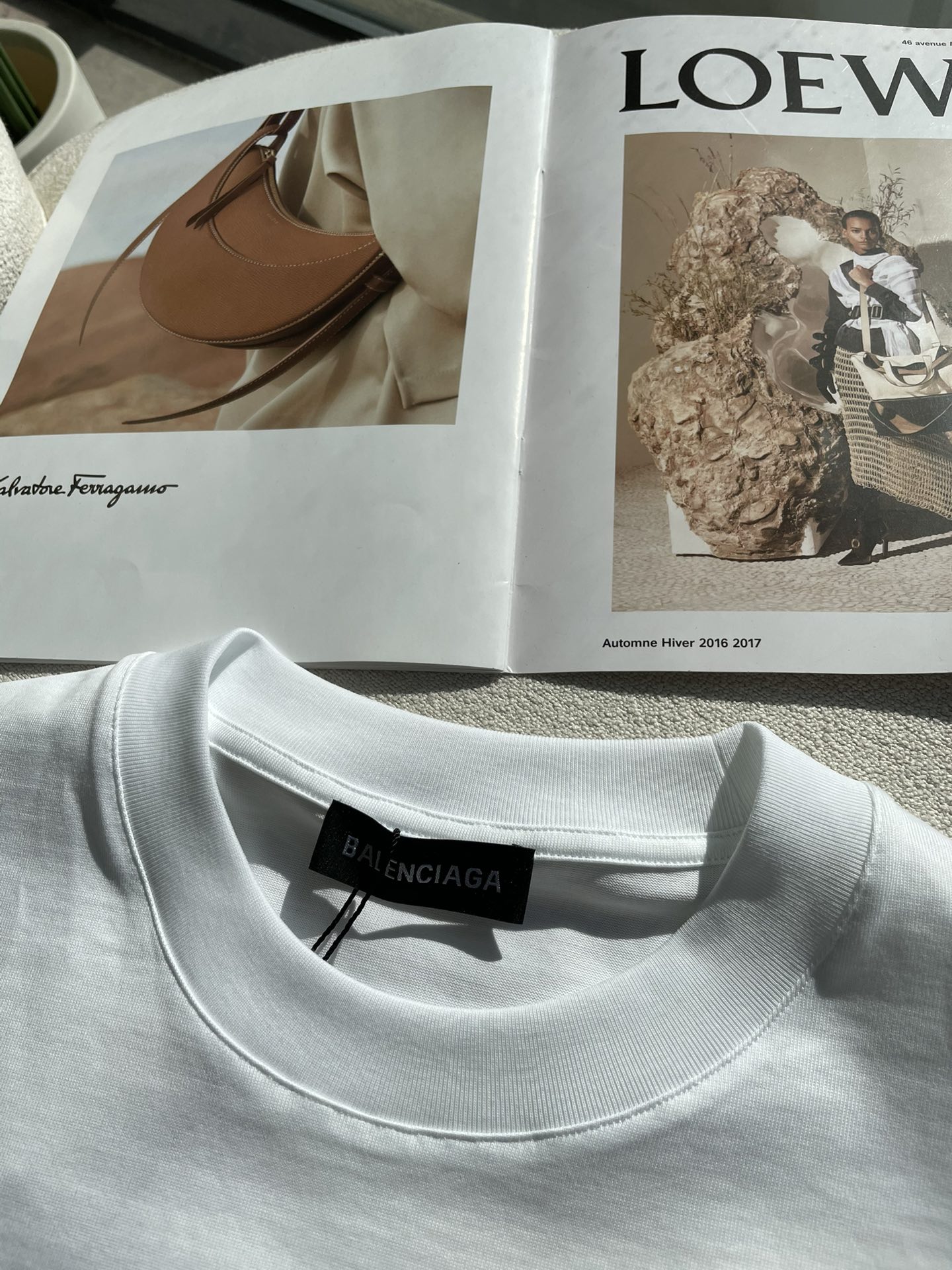 巴黎世家 2026春夏新款首发专柜最新款短袖圆领T恤 高端订制 设计前卫时尚！品牌logo重工艺设计 高