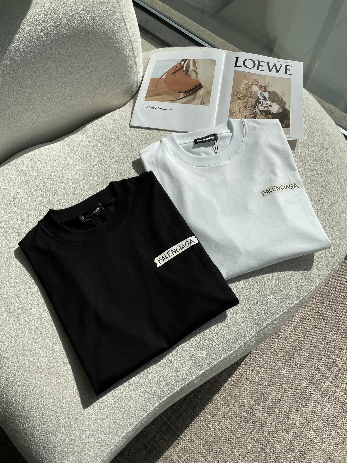 巴黎世家 2026春夏新款首发专柜最新款短袖圆领T恤 高端订制 设计前卫时尚！品牌logo重工艺设计 高