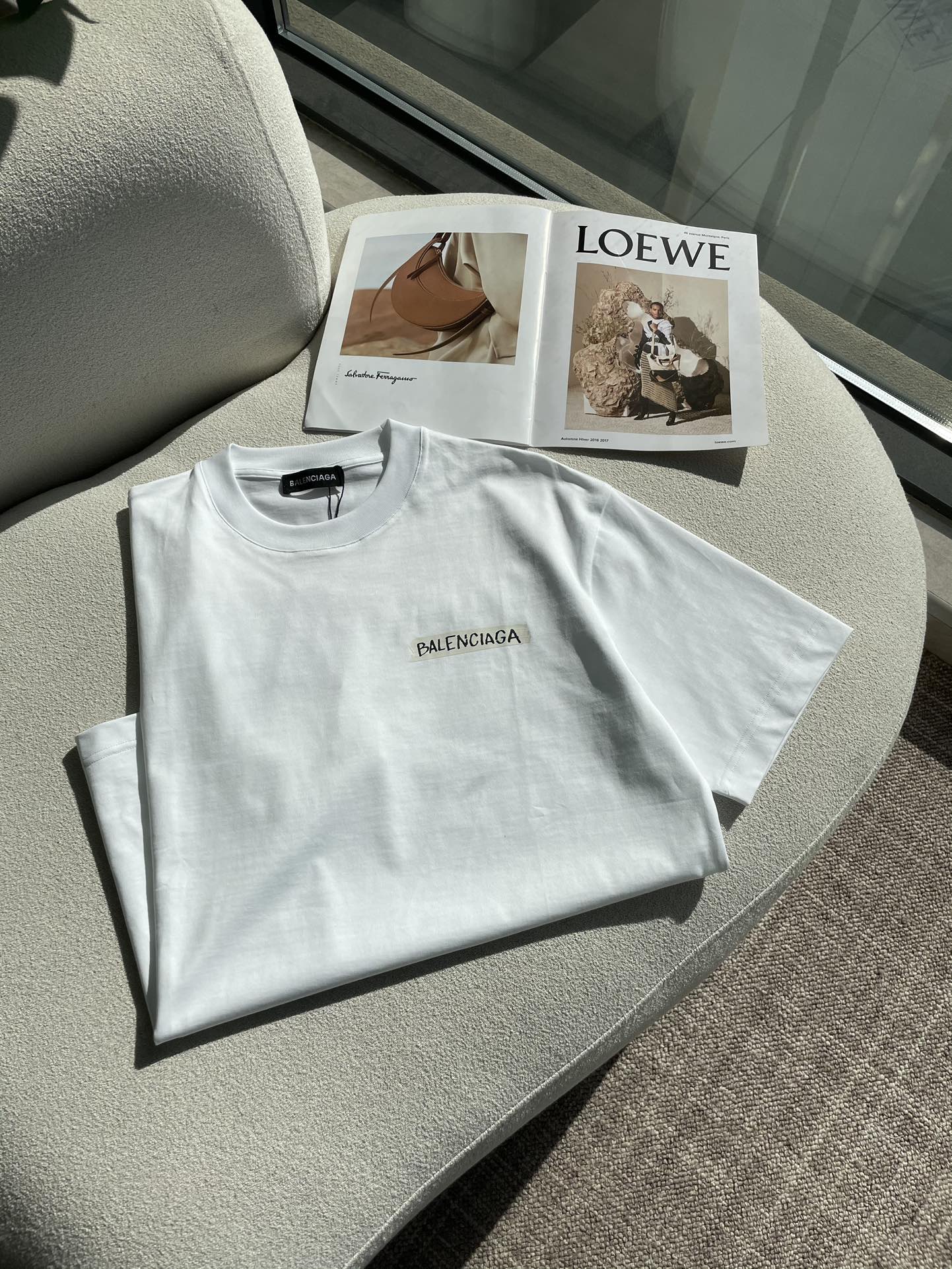 巴黎世家 2026春夏新款首发专柜最新款短袖圆领T恤 高端订制 设计前卫时尚！品牌logo重工艺设计 高