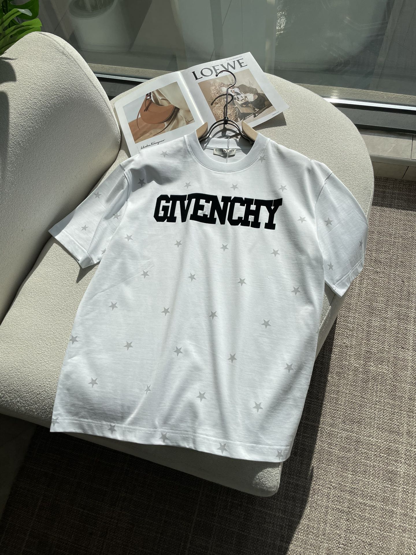 纪梵希 2026春夏新款首发专柜最新款短袖圆领T恤 高端订制 设计前卫时尚！品牌logo重工艺设计 高端