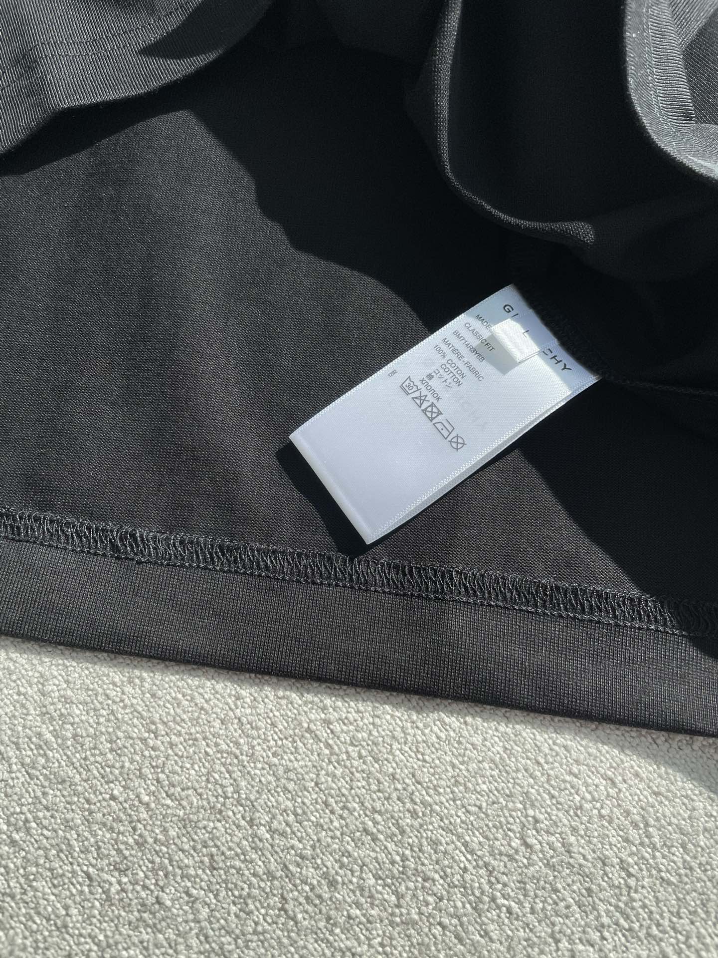 纪梵希 2026春夏新款首发专柜最新款短袖圆领T恤 高端订制 设计前卫时尚！品牌logo重工艺设计 高端