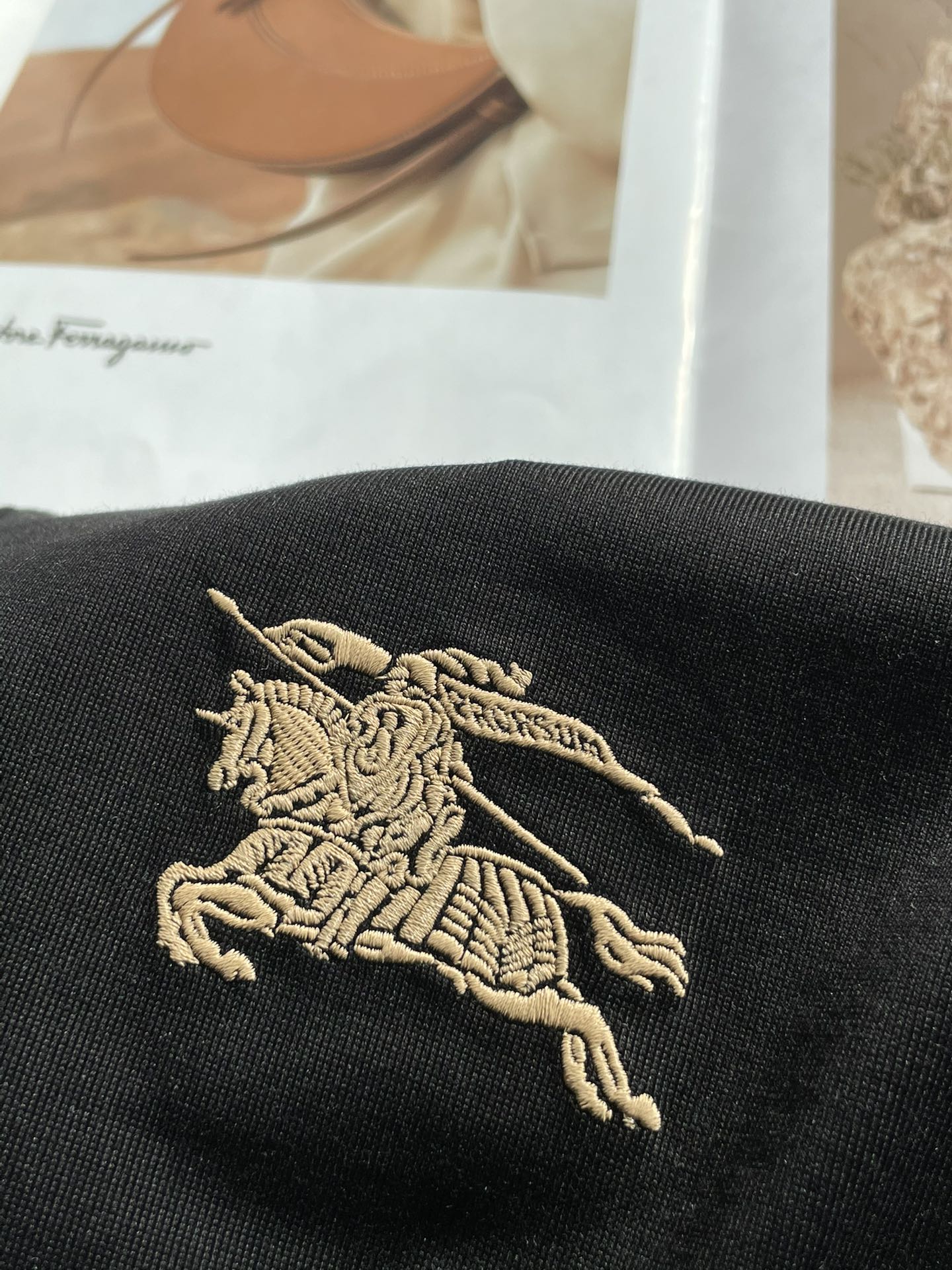 BUR 2026春夏新款首发专柜最新款短袖圆领T恤 高端订制 设计前卫时尚！品牌logo重工艺设计 高端