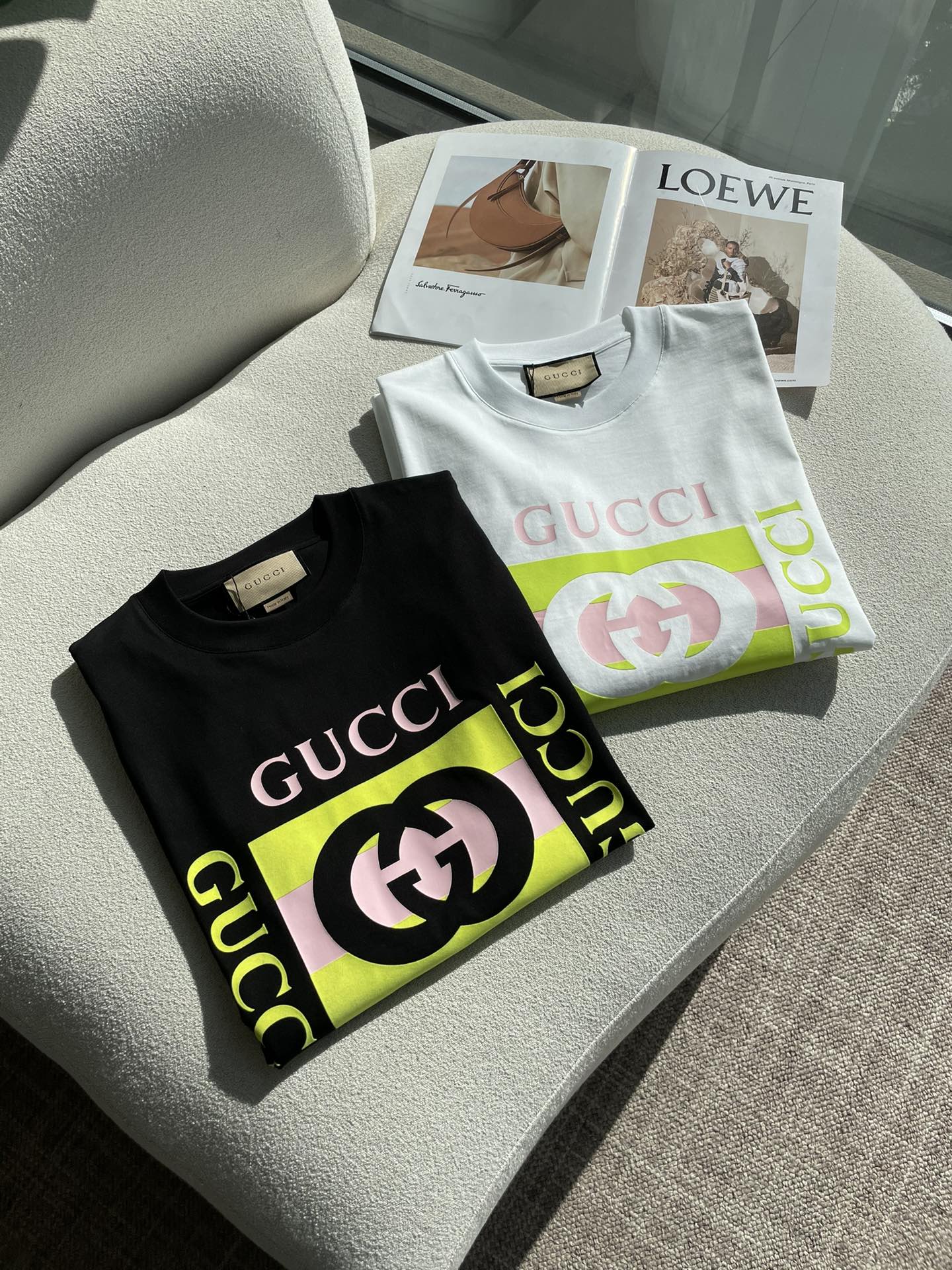 Gucc 2026春夏新款首发专柜最新款短袖圆领T恤 高端订制 设计前卫时尚！品牌logo重工艺设计 高