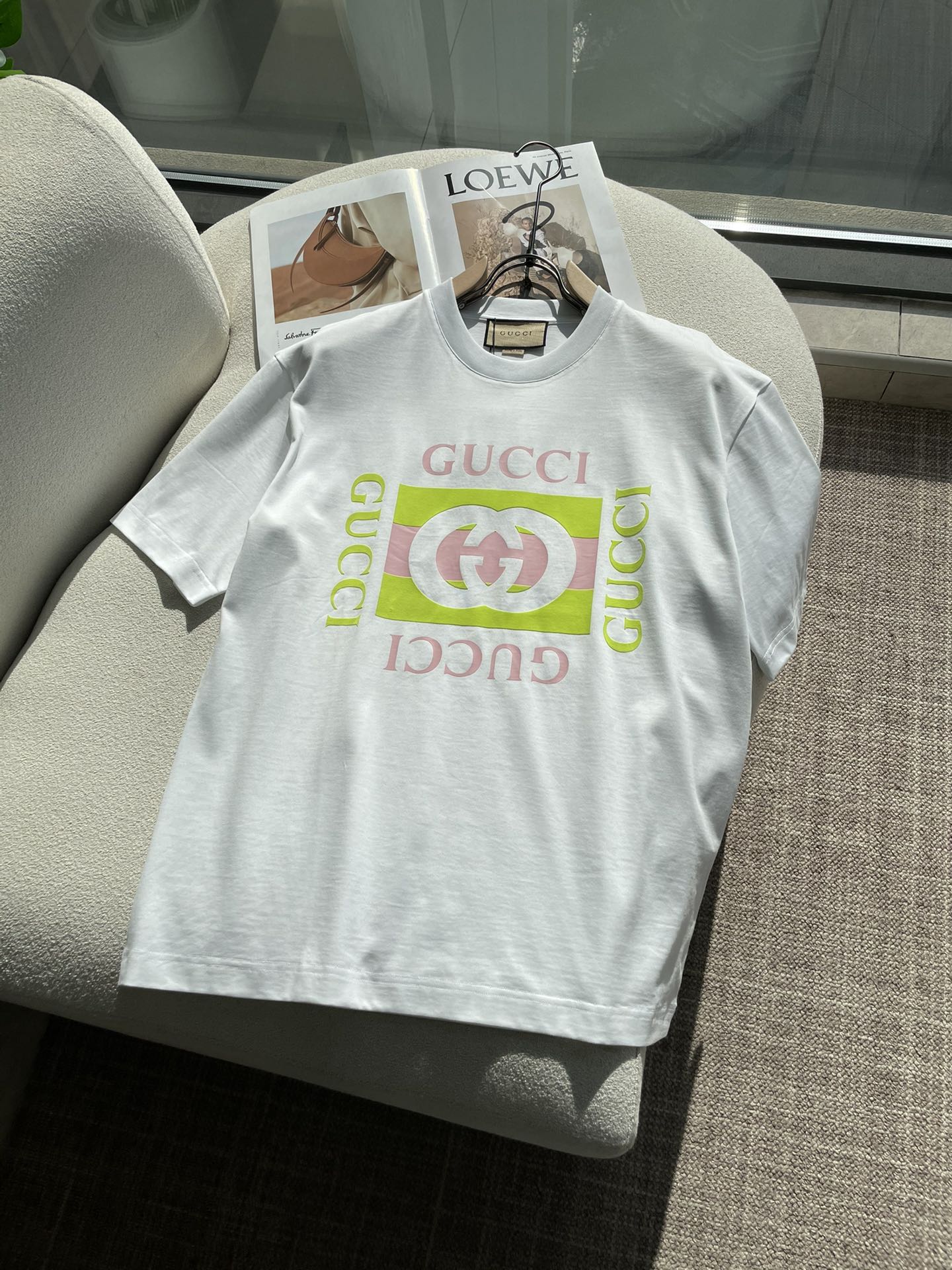 Gucc 2026春夏新款首发专柜最新款短袖圆领T恤 高端订制 设计前卫时尚！品牌logo重工艺设计 高