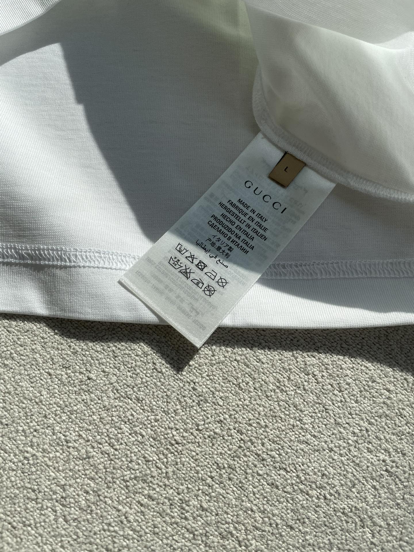 Gucc 2026春夏新款首发专柜最新款短袖圆领T恤 高端订制 设计前卫时尚！品牌logo重工艺设计 高