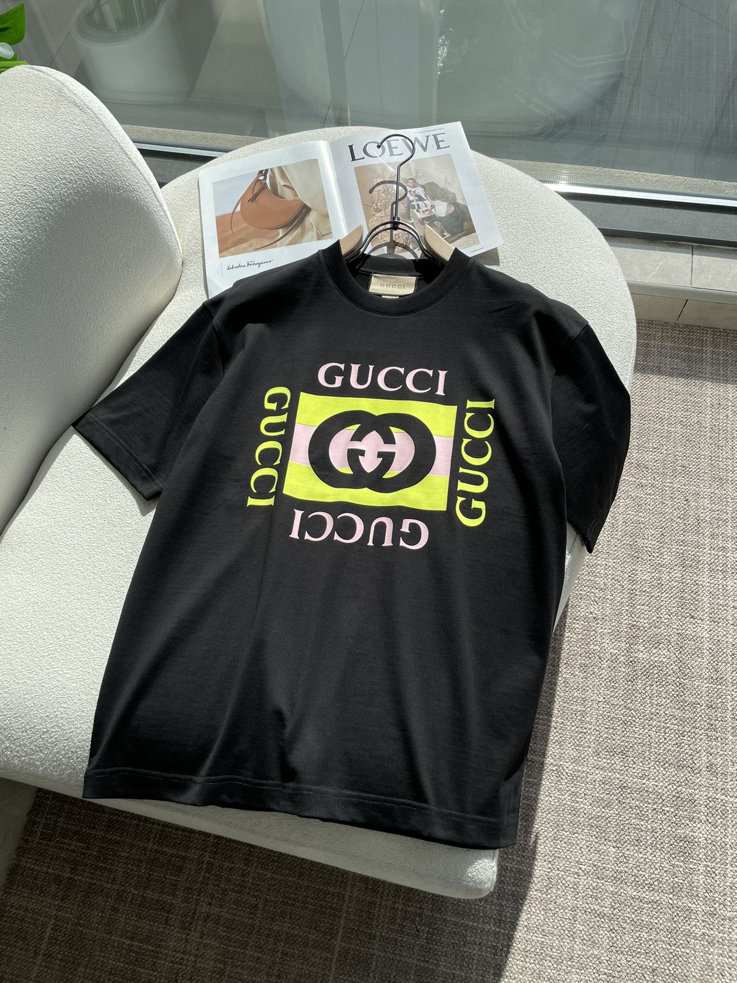 Gucc 2026春夏新款首发专柜最新款短袖圆领T恤 高端订制 设计前卫时尚！品牌logo重工艺设计 高