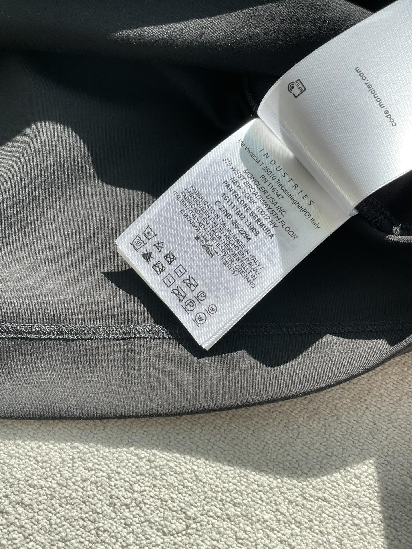 蒙口 2026春夏新款首发专柜最新款短袖圆领T恤 高端订制 设计前卫时尚！品牌logo重工艺设计 高端定