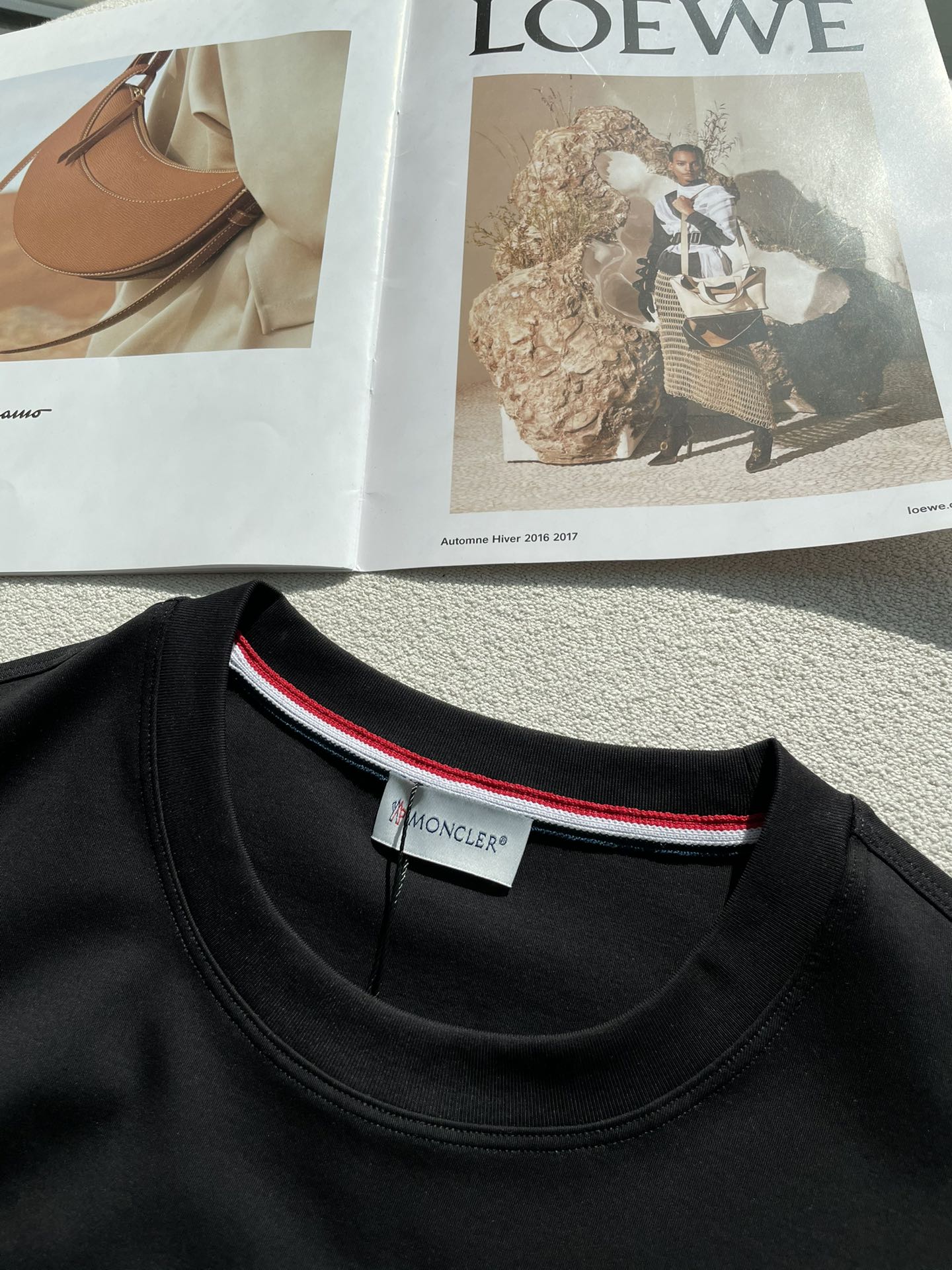 蒙口 2026春夏新款首发专柜最新款短袖圆领T恤 高端订制 设计前卫时尚！品牌logo重工艺设计 高端定