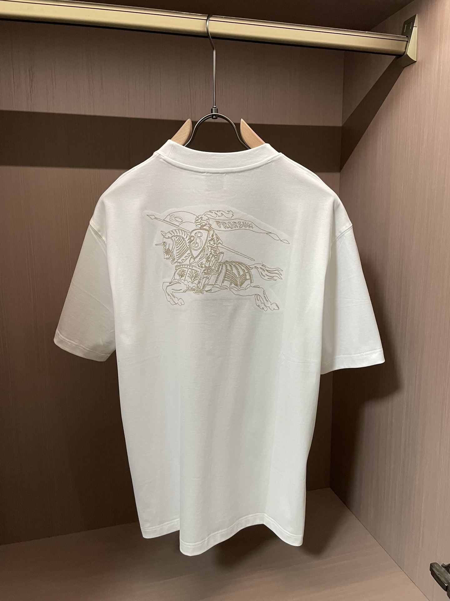 BUR 2026春夏新款首发专柜最新款短袖圆领T恤 高端订制 设计前卫时尚！品牌logo重工艺设计 高端