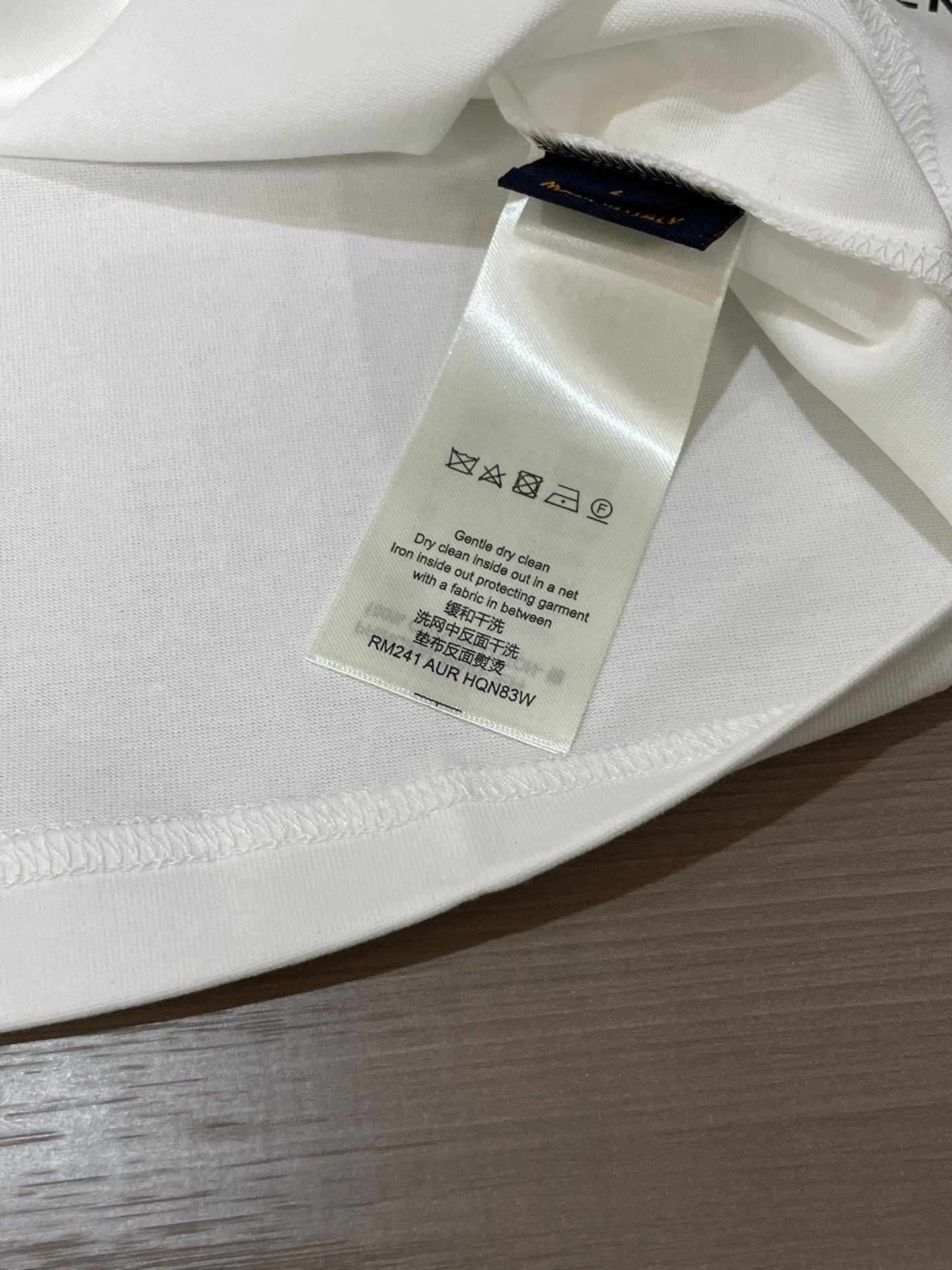 Lv 2026春夏新款首发专柜最新款短袖圆领T恤 高端订制 设计前卫时尚！品牌logo重工艺设计 高端定