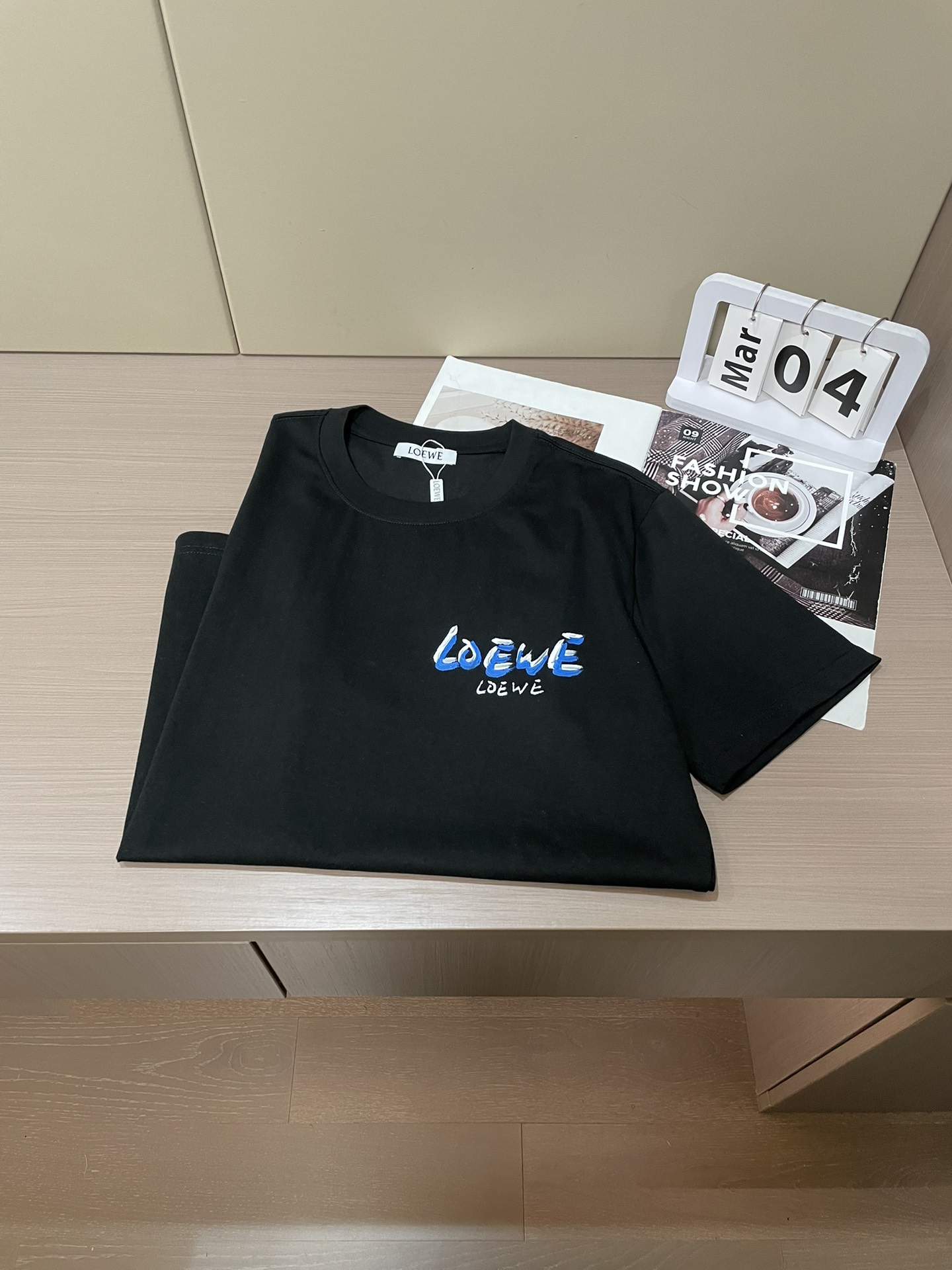 Loewe  2026春夏新款首发专柜最新款短袖圆领T恤 高端订制 设计前卫时尚！品牌logo重工艺设计