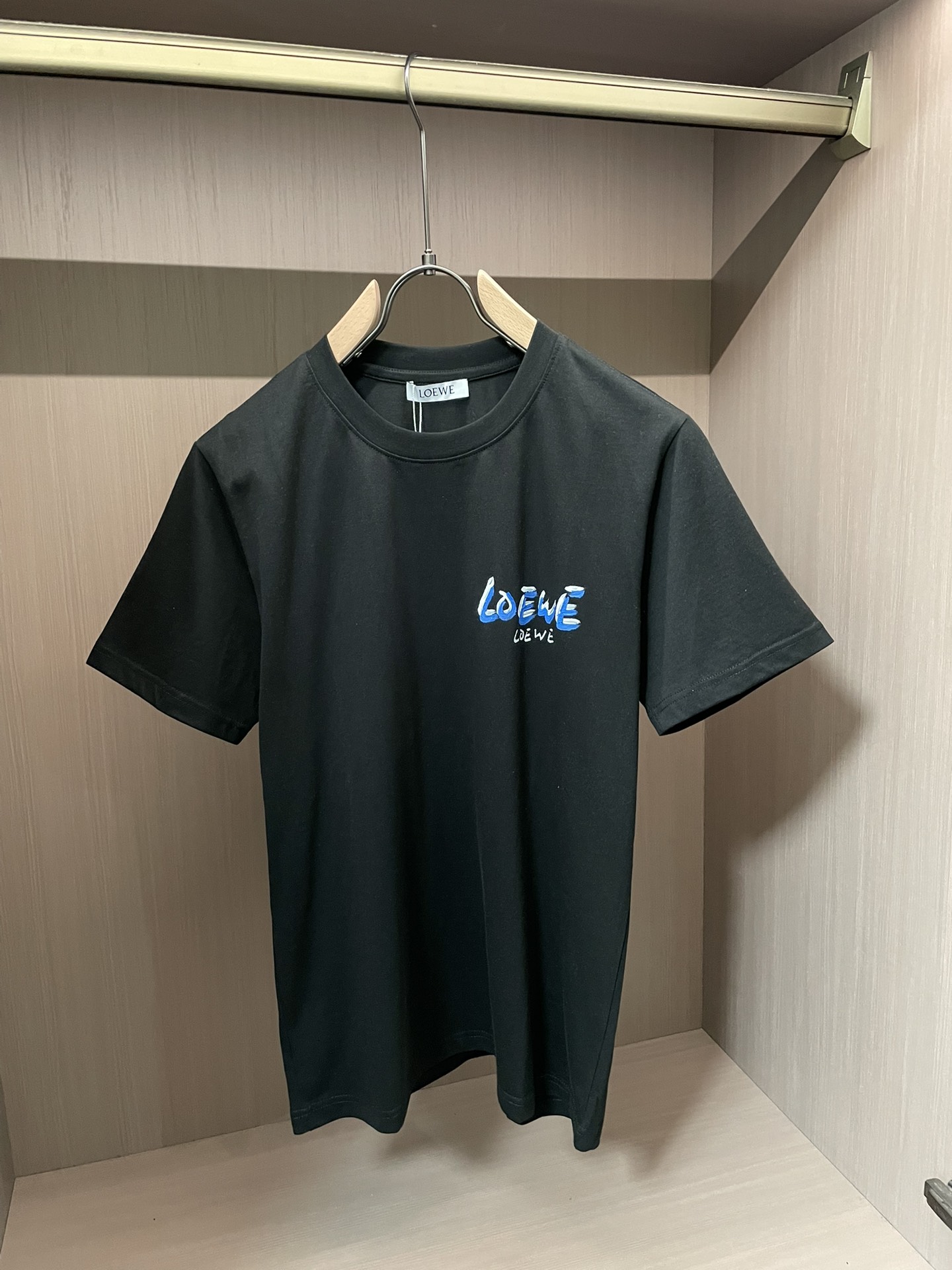 Loewe  2026春夏新款首发专柜最新款短袖圆领T恤 高端订制 设计前卫时尚！品牌logo重工艺设计