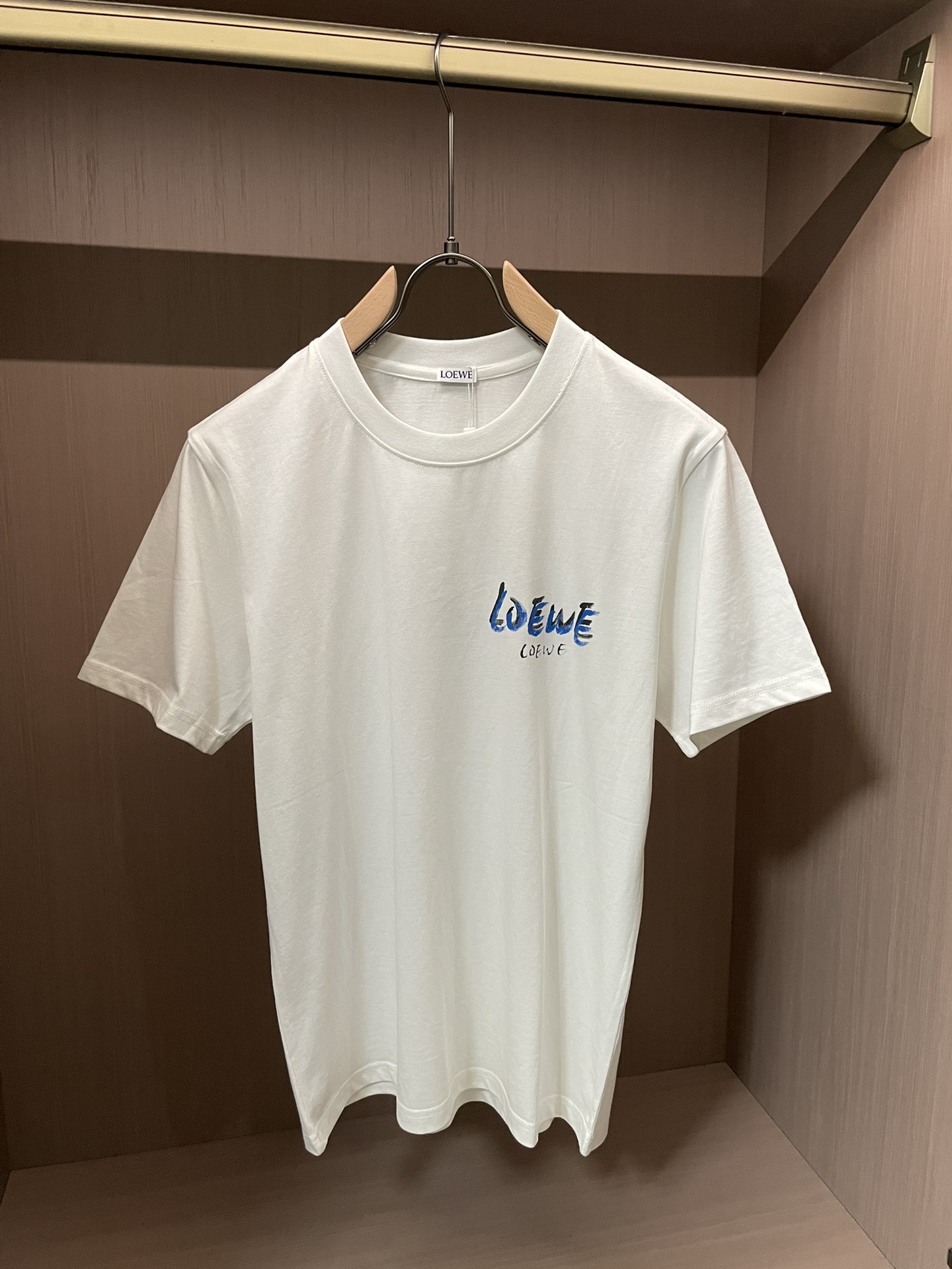 Loewe  2026春夏新款首发专柜最新款短袖圆领T恤 高端订制 设计前卫时尚！品牌logo重工艺设计