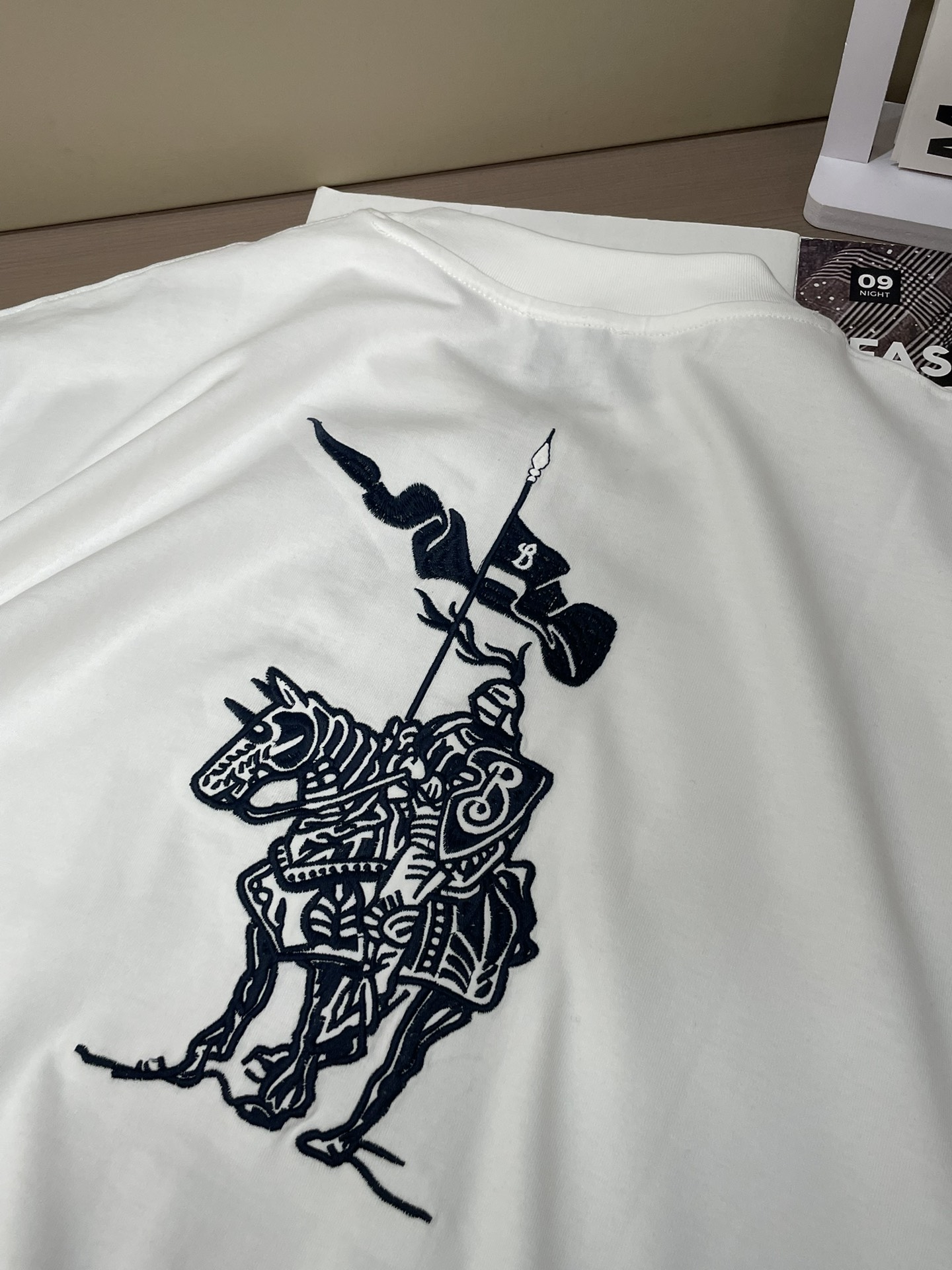 Bur  2026春夏新款首发专柜最新款短袖圆领T恤 高端订制 设计前卫时尚！品牌logo重工艺设计 高