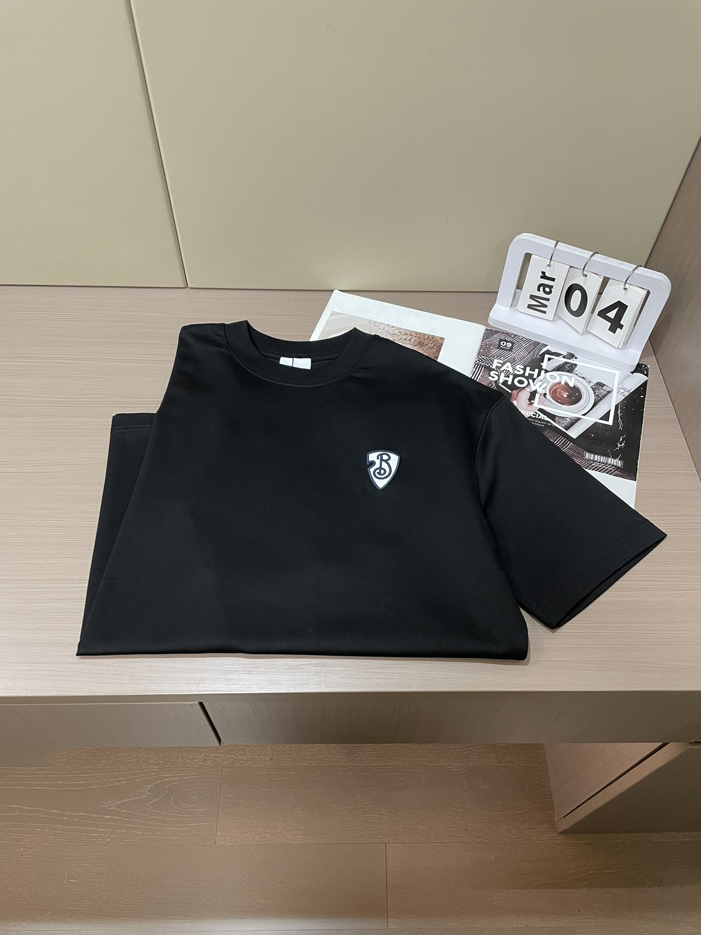 Bur  2026春夏新款首发专柜最新款短袖圆领T恤 高端订制 设计前卫时尚！品牌logo重工艺设计 高
