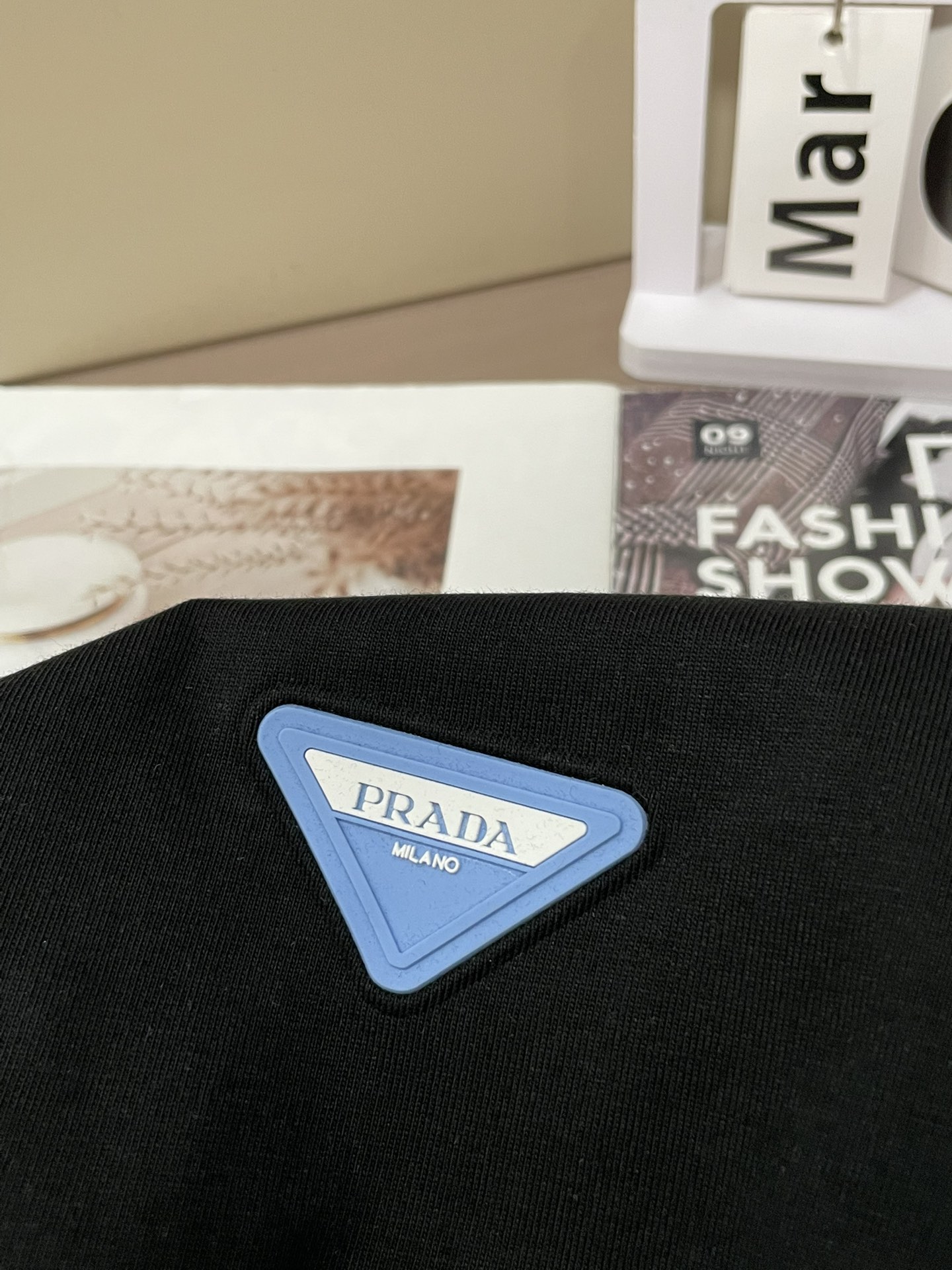 Prad 2026春夏新款首发专柜最新款短袖圆领T恤 高端订制 设计前卫时尚！品牌logo重工艺设计 高