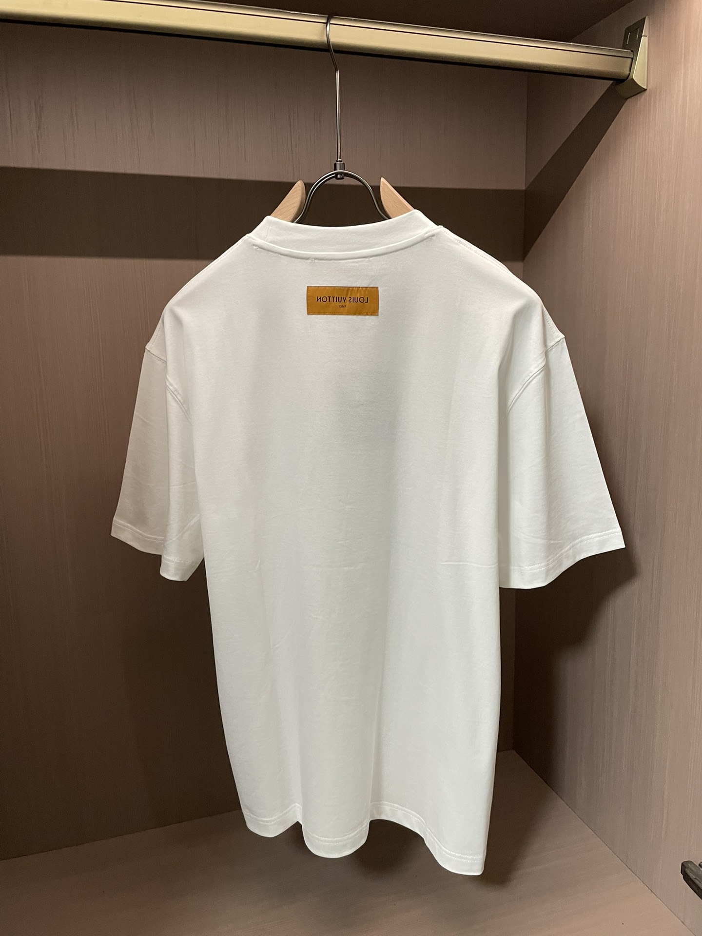 Lv 2026春夏新款首发专柜最新款短袖圆领T恤 高端订制 设计前卫时尚！品牌logo重工艺设计 高端定