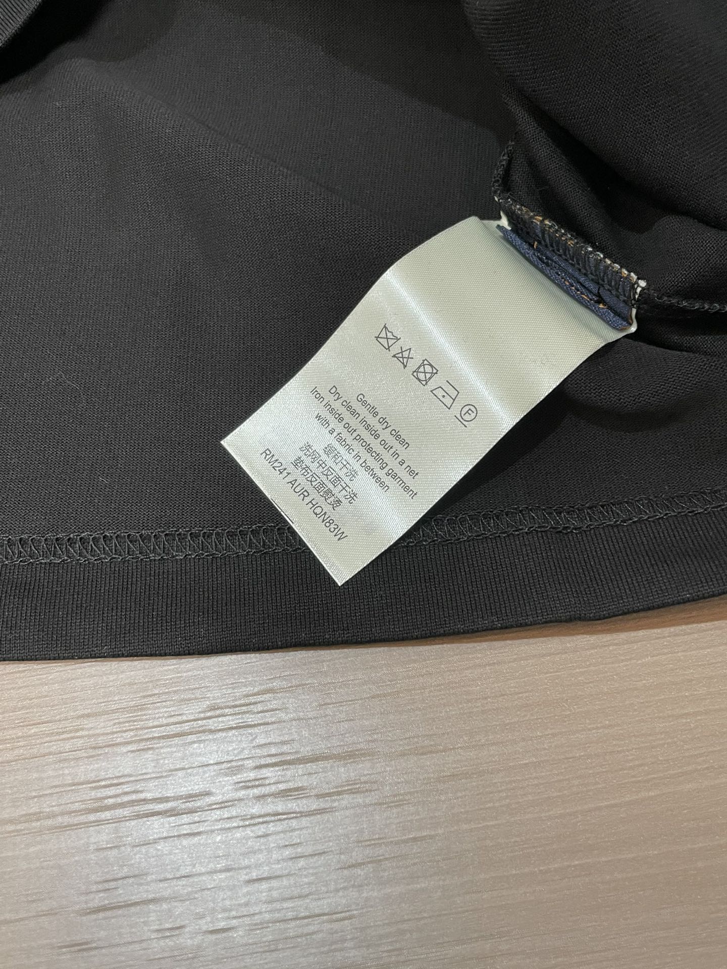 Lv 2026春夏新款首发专柜最新款短袖圆领T恤 高端订制 设计前卫时尚！品牌logo重工艺设计 高端定