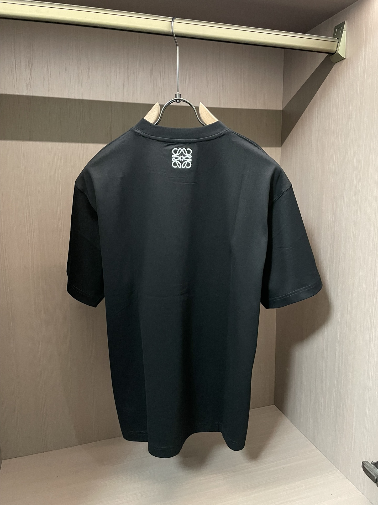 Loewe 2026春夏新款首发专柜最新款短袖圆领T恤 高端订制 设计前卫时尚！品牌logo重工艺设计 