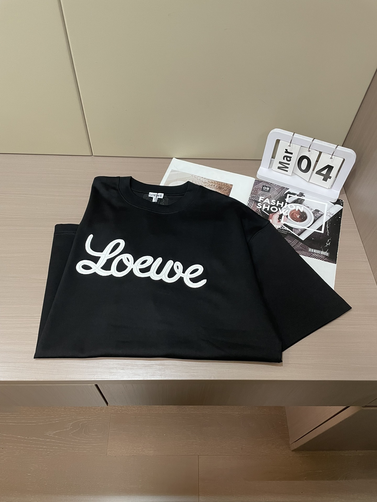 Loewe 2026春夏新款首发专柜最新款短袖圆领T恤 高端订制 设计前卫时尚！品牌logo重工艺设计 