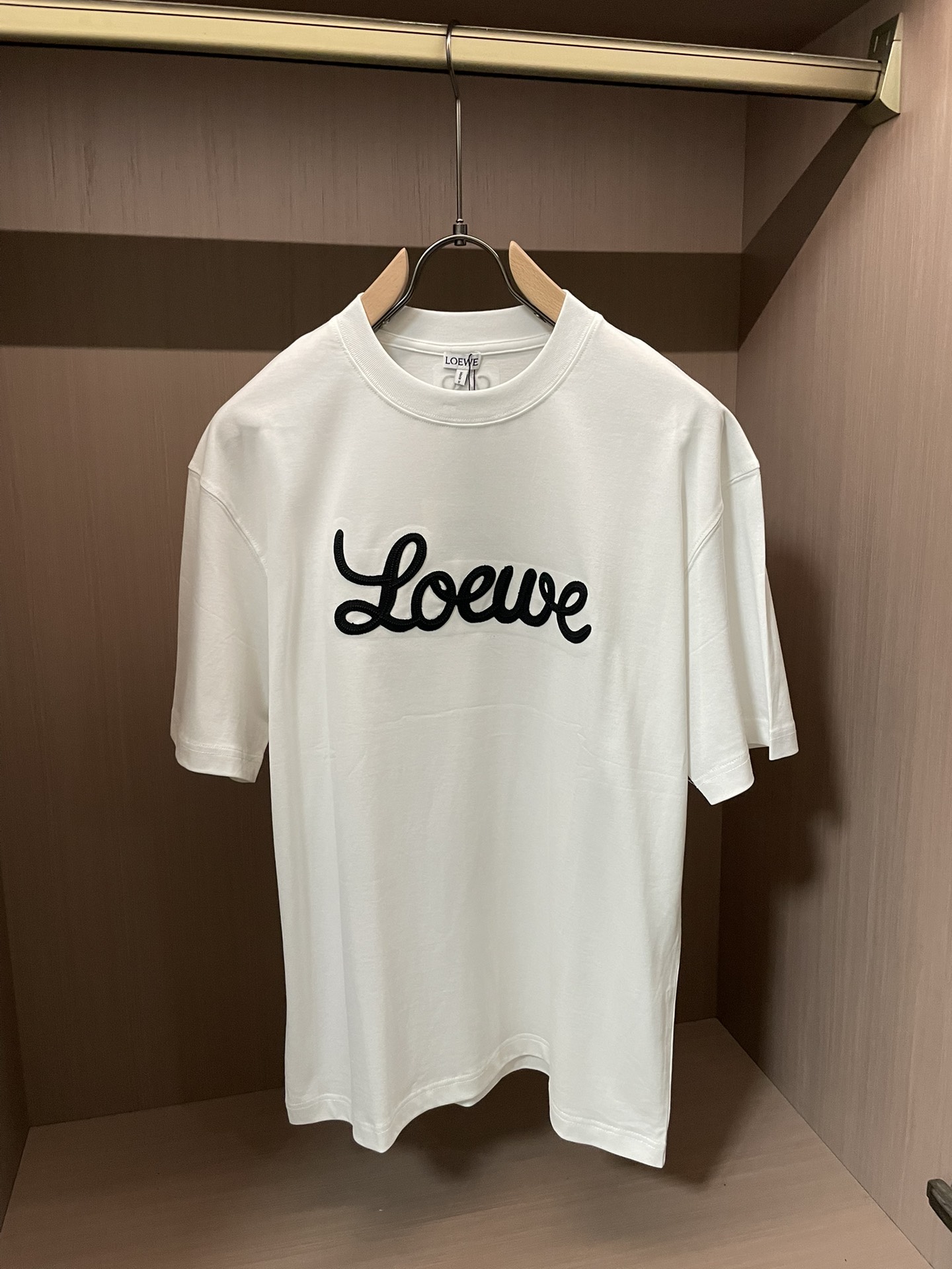 Loewe 2026春夏新款首发专柜最新款短袖圆领T恤 高端订制 设计前卫时尚！品牌logo重工艺设计 