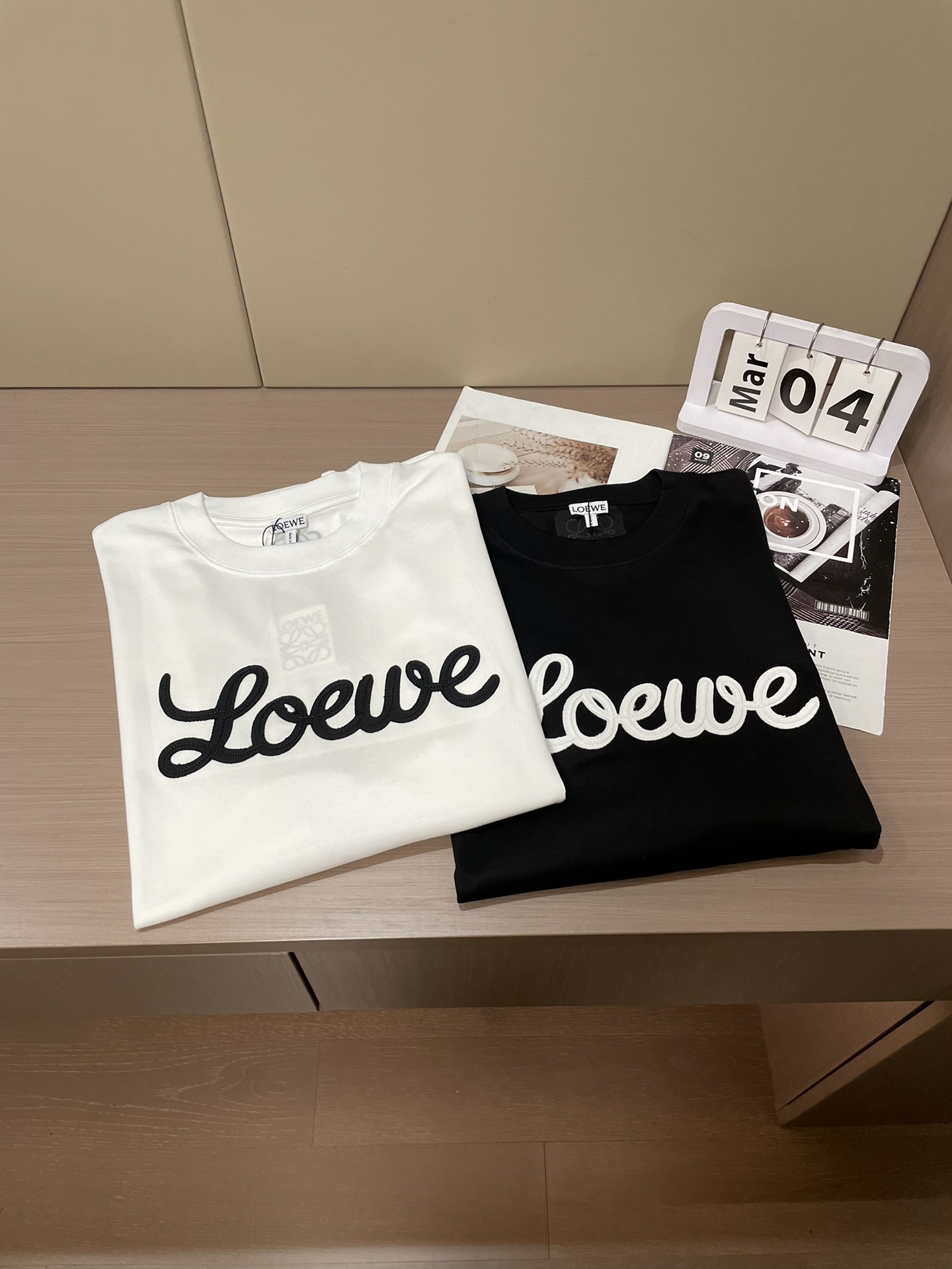 Loewe 2026春夏新款首发专柜最新款短袖圆领T恤 高端订制 设计前卫时尚！品牌logo重工艺设计 