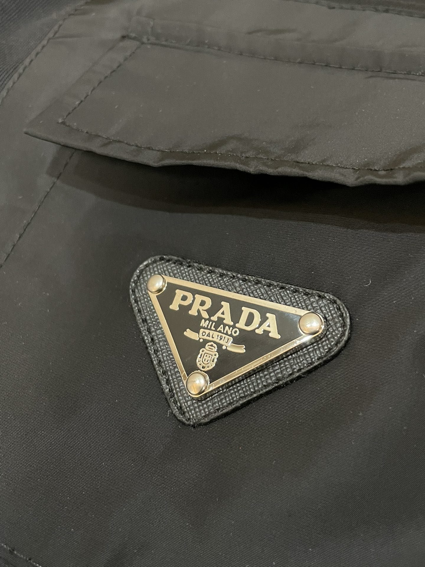 Prad 2026春夏新款首发专柜最新款短袖圆领T恤 高端订制 设计前卫时尚！品牌logo重工艺设计 高