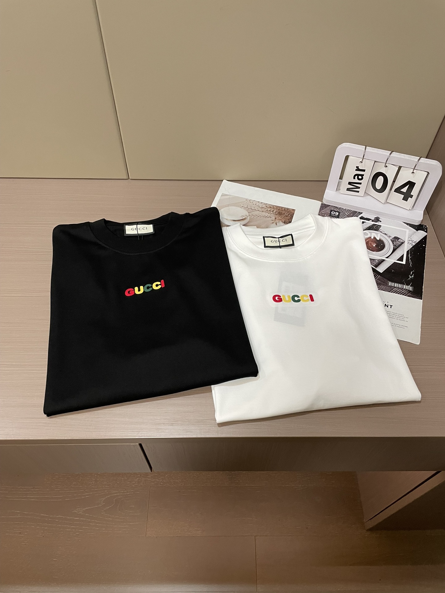 Gucc 2026春夏新款首发专柜最新款短袖圆领T恤 高端订制 设计前卫时尚！品牌logo重工艺设计 高