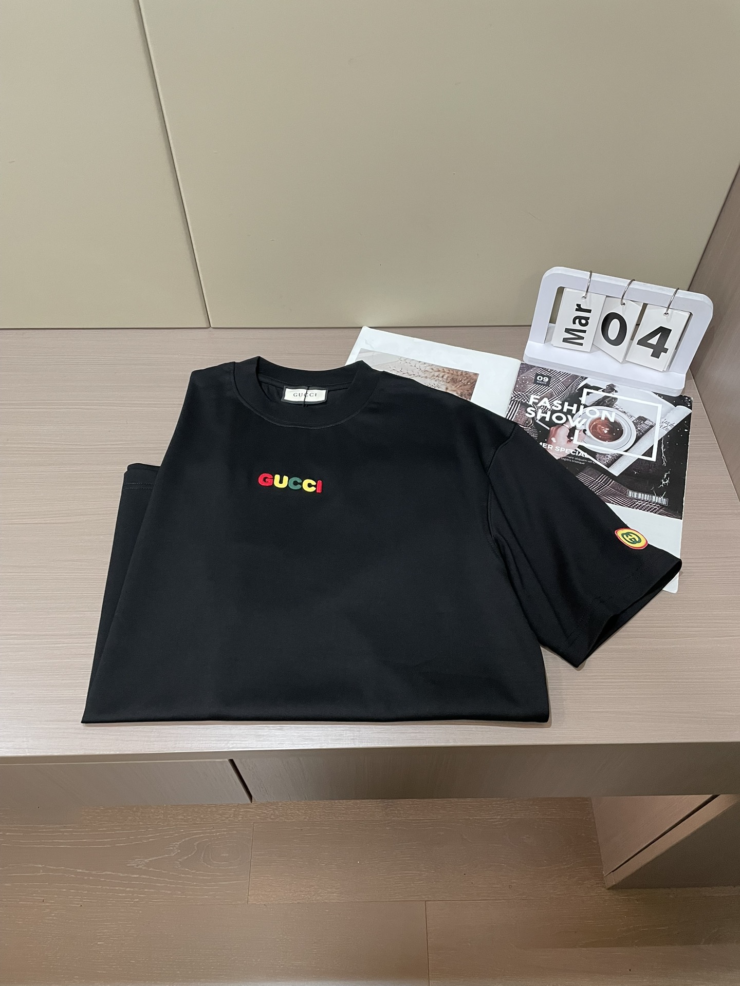 Gucc 2026春夏新款首发专柜最新款短袖圆领T恤 高端订制 设计前卫时尚！品牌logo重工艺设计 高