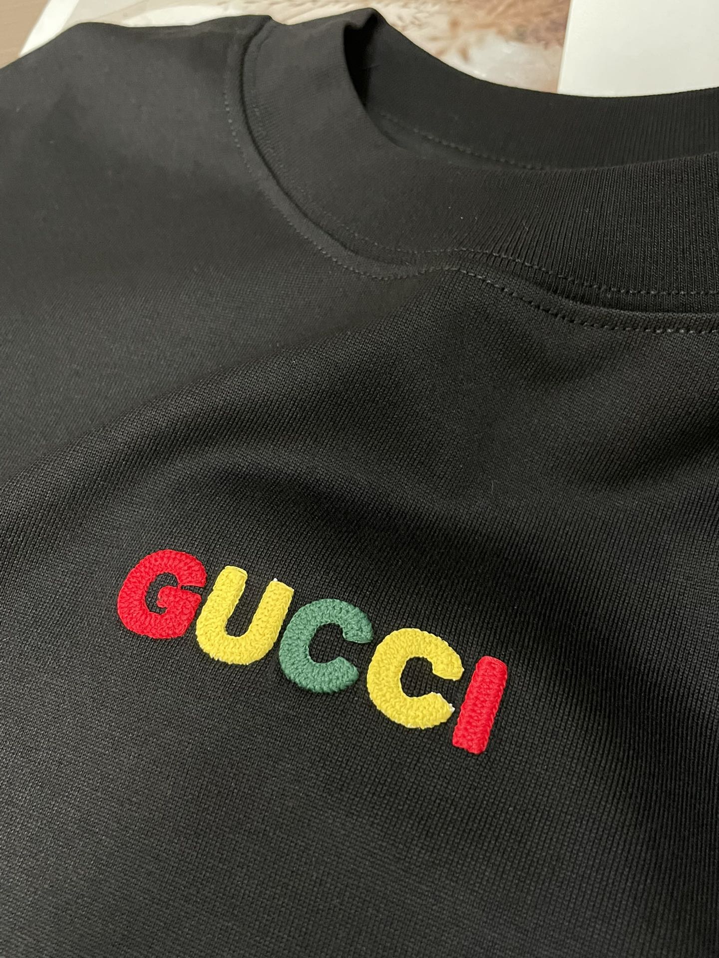 Gucc 2026春夏新款首发专柜最新款短袖圆领T恤 高端订制 设计前卫时尚！品牌logo重工艺设计 高