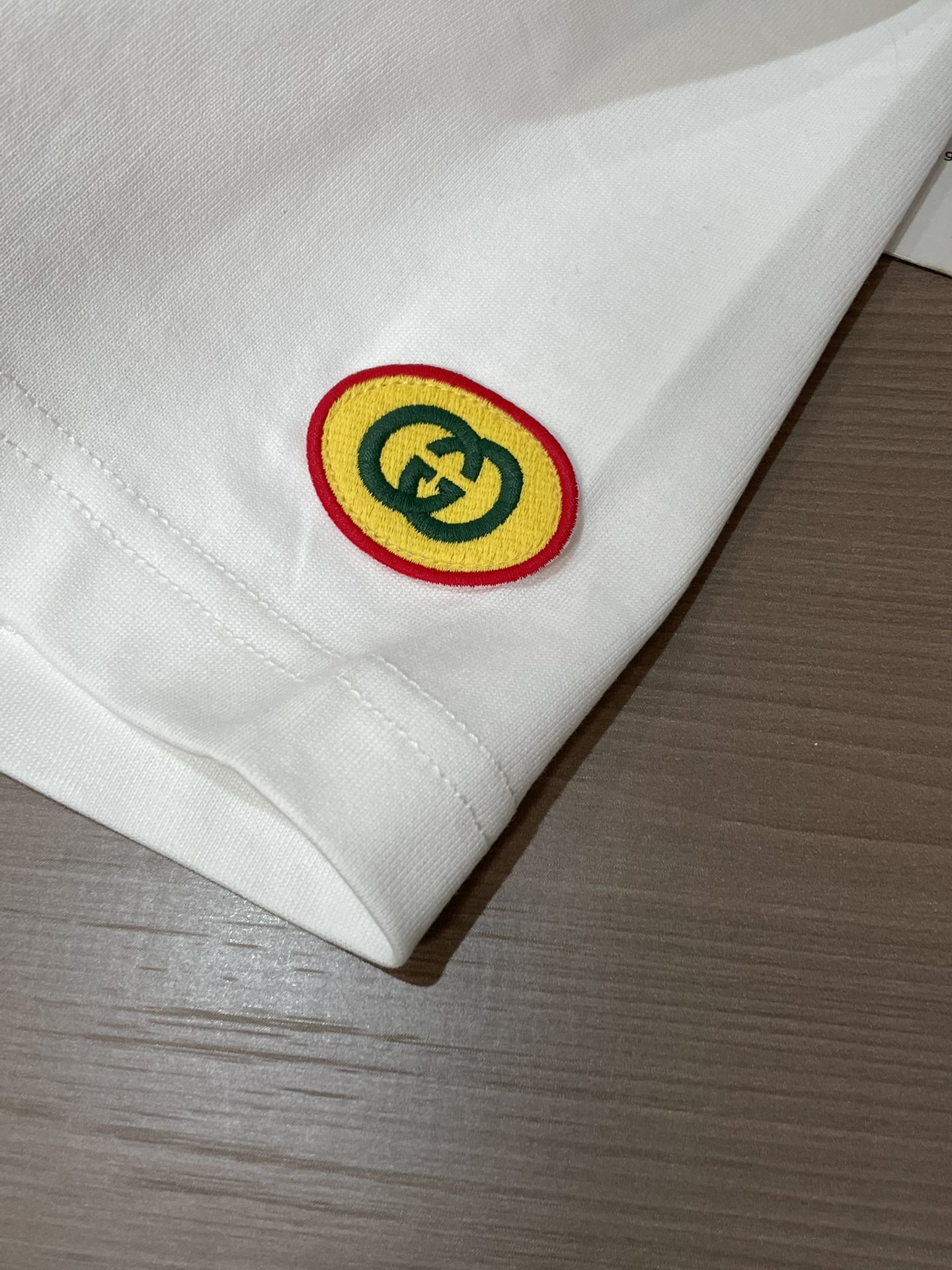 Gucc 2026春夏新款首发专柜最新款短袖圆领T恤 高端订制 设计前卫时尚！品牌logo重工艺设计 高