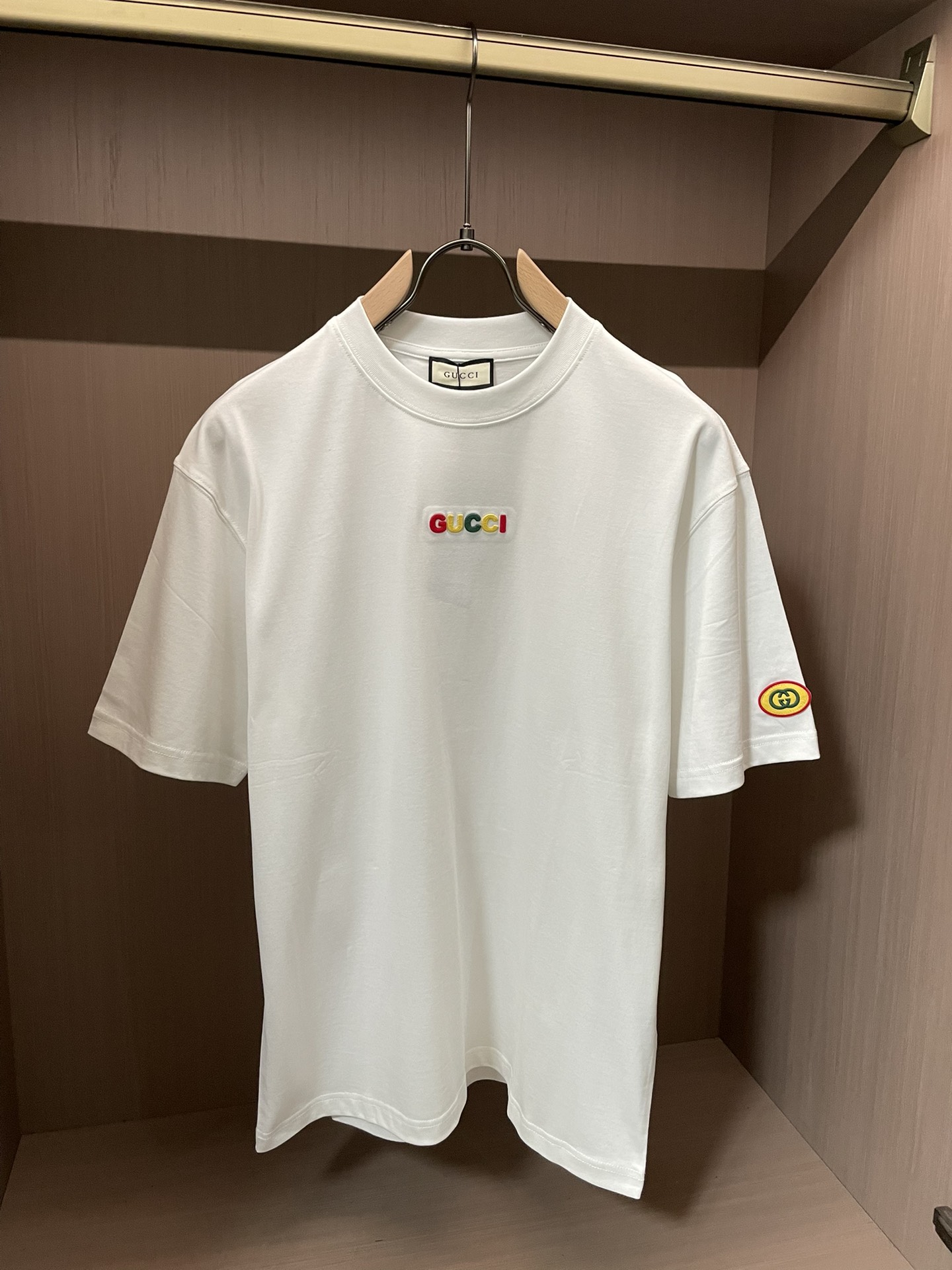 Gucc 2026春夏新款首发专柜最新款短袖圆领T恤 高端订制 设计前卫时尚！品牌logo重工艺设计 高