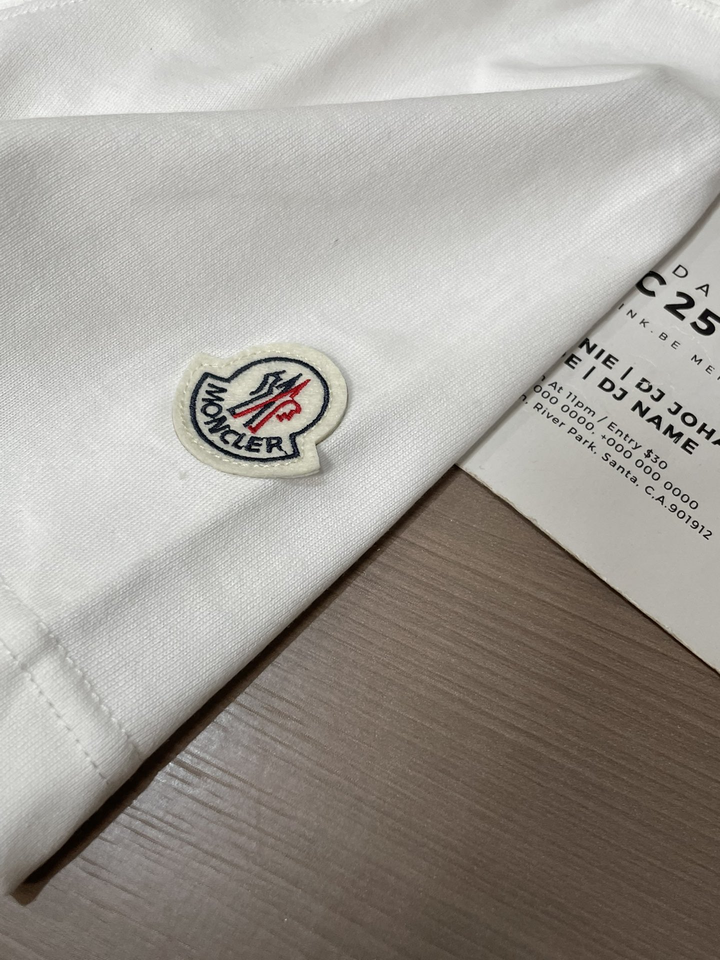 蒙口 2026春夏新款首发专柜最新款短袖圆领T恤 高端订制 设计前卫时尚！品牌logo重工艺设计 高端定